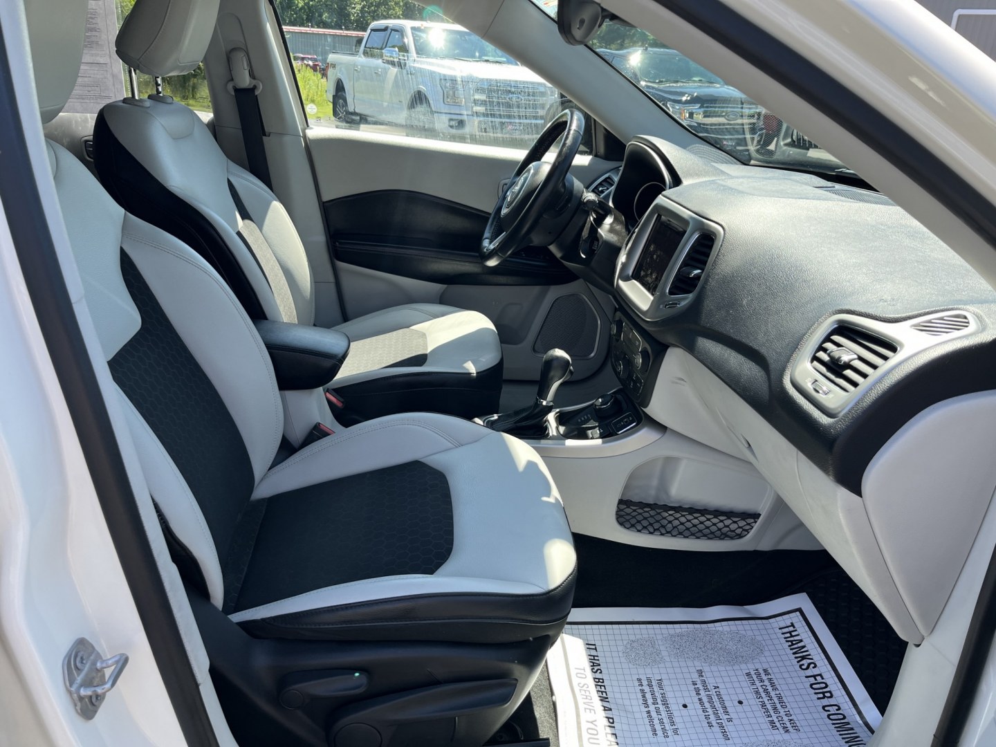 2018 White /White Jeep Compass Latitude 4WD (3C4NJDBB3JT) with an 2.4L I4 DOHC 16V engine, Automatic transmission, located at 11115 Chardon Rd. , Chardon, OH, 44024, (440) 214-9705, 41.580246, -81.241943- Photo#34
