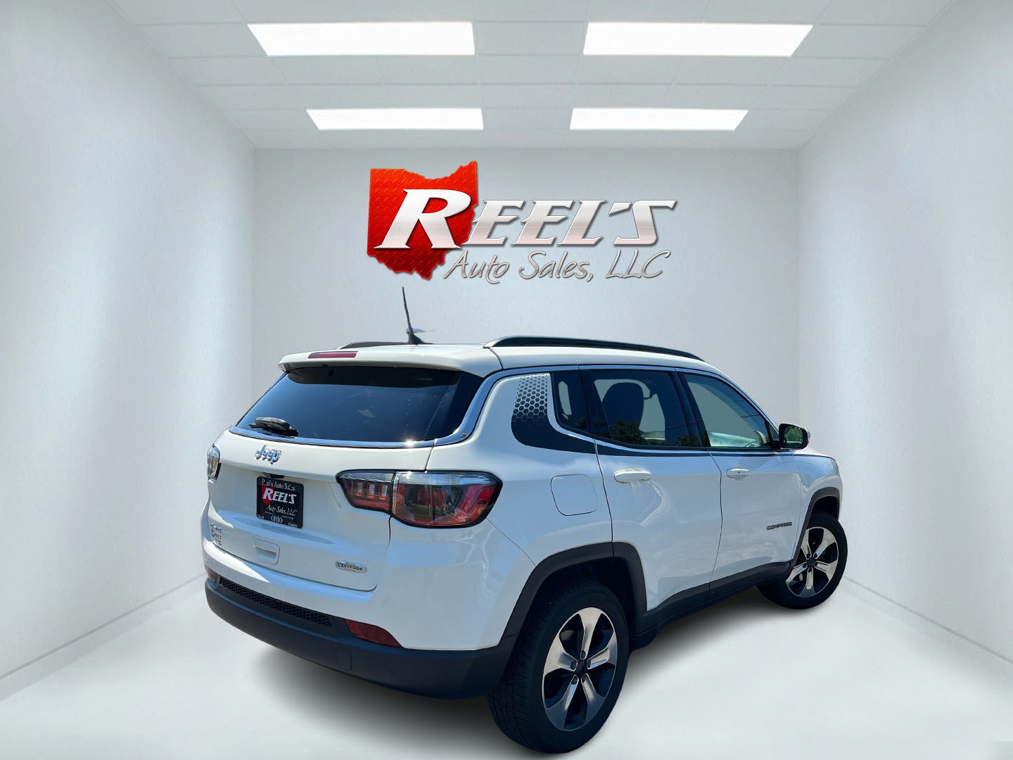 2018 White /White Jeep Compass Latitude 4WD (3C4NJDBB3JT) with an 2.4L I4 DOHC 16V engine, Automatic transmission, located at 11115 Chardon Rd. , Chardon, OH, 44024, (440) 214-9705, 41.580246, -81.241943- Photo#6
