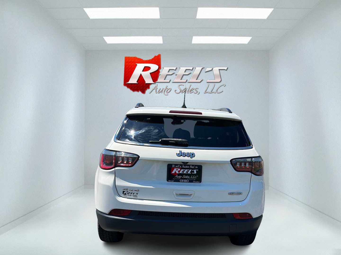 2018 White /White Jeep Compass Latitude 4WD (3C4NJDBB3JT) with an 2.4L I4 DOHC 16V engine, Automatic transmission, located at 11115 Chardon Rd. , Chardon, OH, 44024, (440) 214-9705, 41.580246, -81.241943- Photo#8
