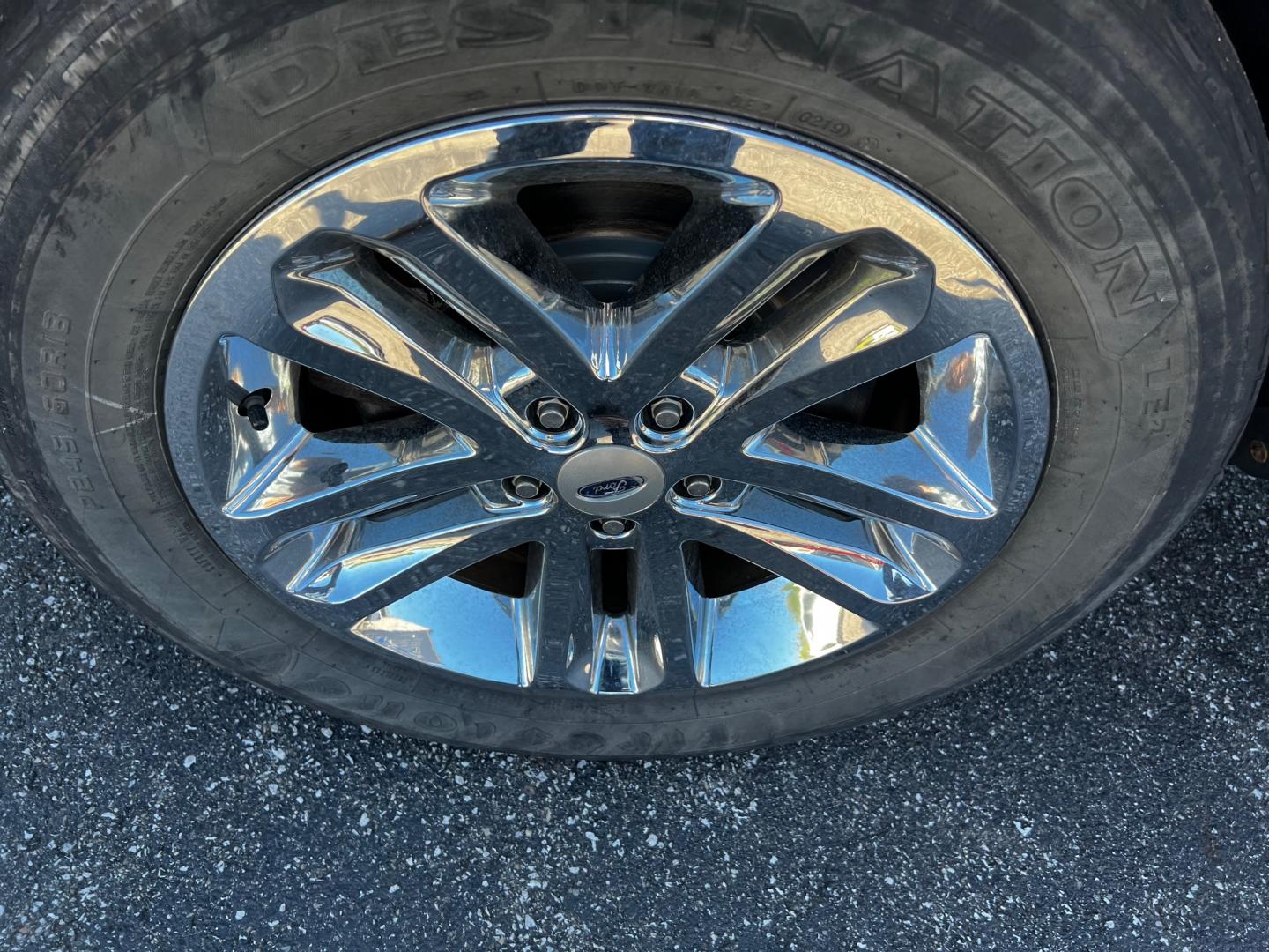 2014 Black /Black Ford Explorer XLT 4WD (1FM5K8D88EG) with an 3.5L V6 DOHC 24V engine, 6-Speed Automatic transmission, located at 547 E. Main St., Orwell, OH, 44076, (440) 437-5893, 41.535435, -80.847855 - Photo#11