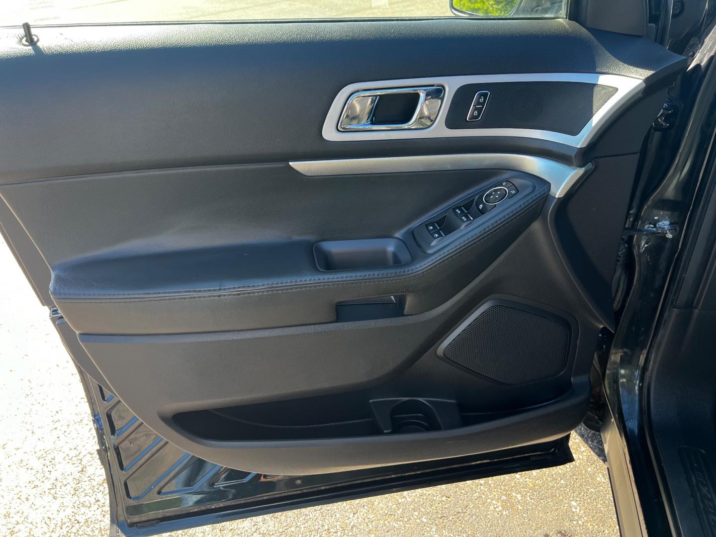 2014 Black /Black Ford Explorer XLT 4WD (1FM5K8D88EG) with an 3.5L V6 DOHC 24V engine, 6-Speed Automatic transmission, located at 547 E. Main St., Orwell, OH, 44076, (440) 437-5893, 41.535435, -80.847855 - Photo#15