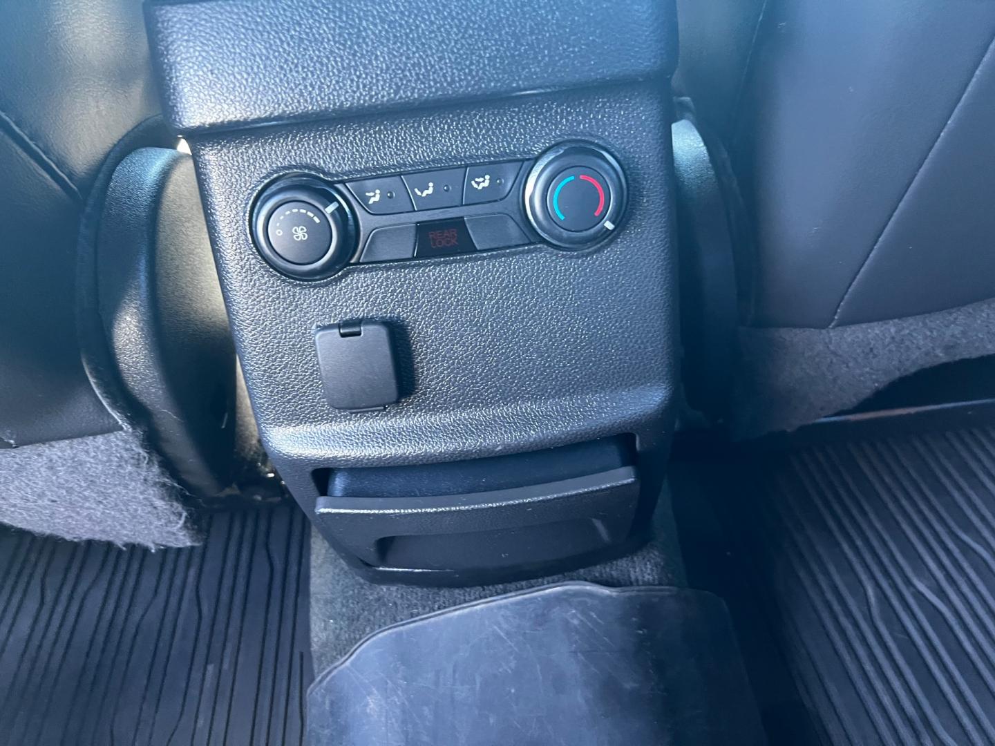2014 Black /Black Ford Explorer XLT 4WD (1FM5K8D88EG) with an 3.5L V6 DOHC 24V engine, 6-Speed Automatic transmission, located at 547 E. Main St., Orwell, OH, 44076, (440) 437-5893, 41.535435, -80.847855 - Photo#31