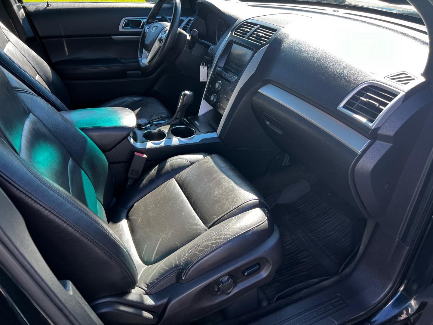 2014 Black /Black Ford Explorer XLT 4WD (1FM5K8D88EG) with an 3.5L V6 DOHC 24V engine, 6-Speed Automatic transmission, located at 547 E. Main St., Orwell, OH, 44076, (440) 437-5893, 41.535435, -80.847855 - Photo#36
