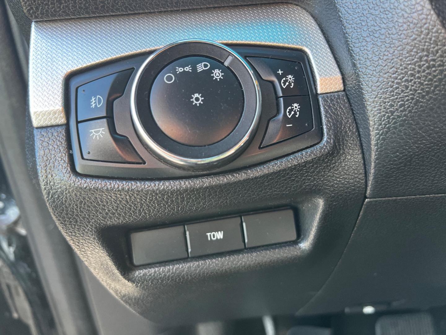 2014 Black /Black Ford Explorer XLT 4WD (1FM5K8D88EG) with an 3.5L V6 DOHC 24V engine, 6-Speed Automatic transmission, located at 547 E. Main St., Orwell, OH, 44076, (440) 437-5893, 41.535435, -80.847855 - Photo#19