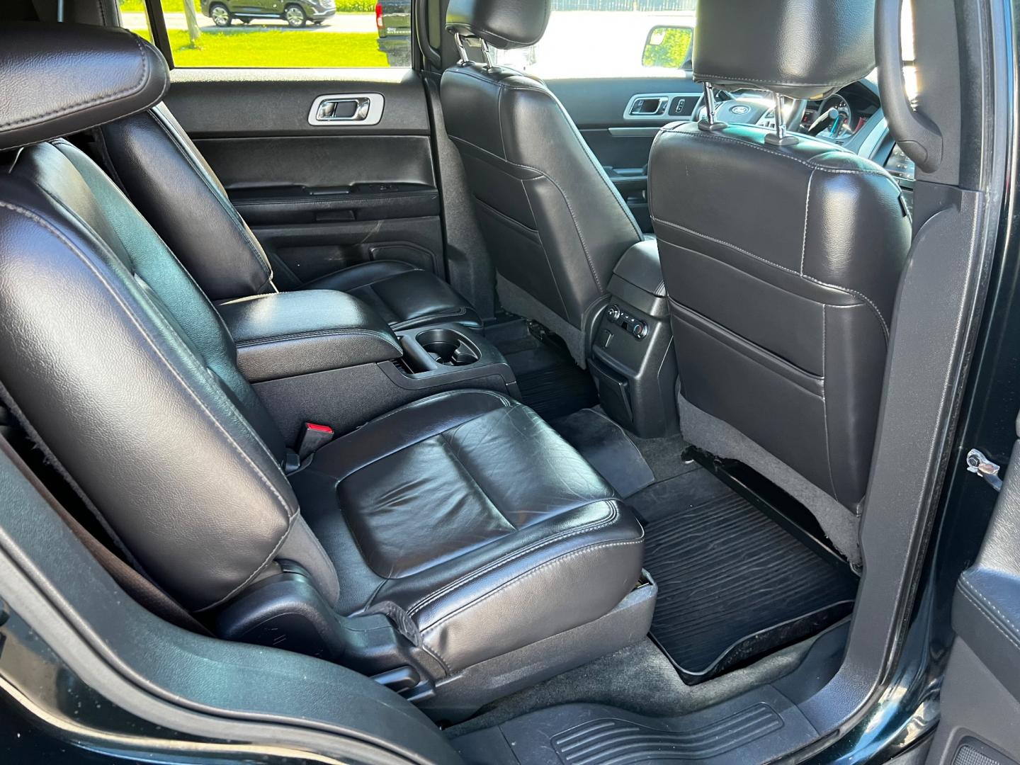 2014 Black /Black Ford Explorer XLT 4WD (1FM5K8D88EG) with an 3.5L V6 DOHC 24V engine, 6-Speed Automatic transmission, located at 547 E. Main St., Orwell, OH, 44076, (440) 437-5893, 41.535435, -80.847855 - Photo#34