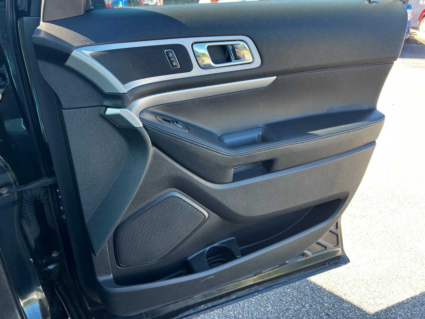 2014 Black /Black Ford Explorer XLT 4WD (1FM5K8D88EG) with an 3.5L V6 DOHC 24V engine, 6-Speed Automatic transmission, located at 547 E. Main St., Orwell, OH, 44076, (440) 437-5893, 41.535435, -80.847855 - Photo#39
