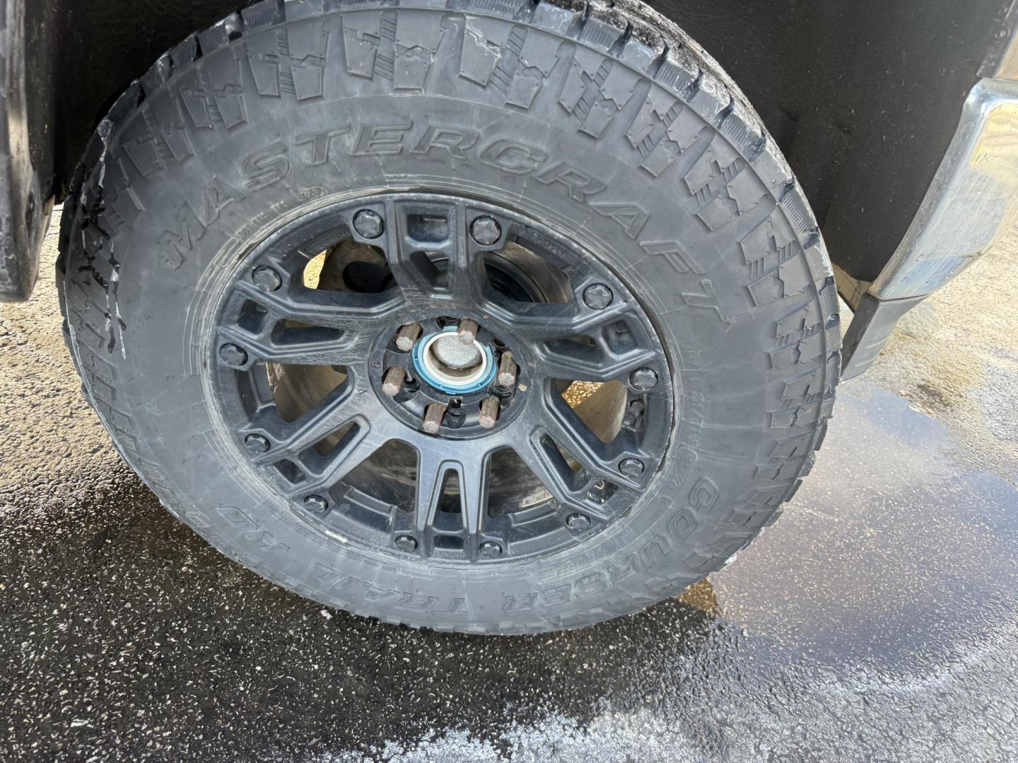 2014 Gray /Black Chevrolet Silverado 1500 LT Crew Cab 4WD (3GCUKREC7EG) with an 5.3L V8 OHV 16V engine, Automatic transmission, located at 547 E. Main St., Orwell, OH, 44076, (440) 437-5893, 41.535435, -80.847855 - 2014 Chevrolet Silverado 1500 LT Crew Cab 4WD – Full-Size Muscle, Serious Towing Power, and Ready for the Whole Crew! This tough 2014 Chevrolet Silverado 1500 LT Crew Cab 4WD is built to dominate work sites, trails, and highways! The proven 5.3L EcoTec3 V8 engine roars through a smooth 6-speed au - Photo#4