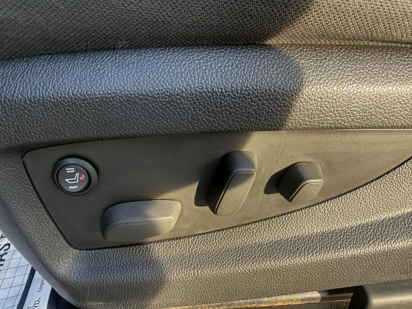 2014 Gray /Black Chevrolet Silverado 1500 LT Crew Cab 4WD (3GCUKREC7EG) with an 5.3L V8 OHV 16V engine, Automatic transmission, located at 547 E. Main St., Orwell, OH, 44076, (440) 437-5893, 41.535435, -80.847855 - 2014 Chevrolet Silverado 1500 LT Crew Cab 4WD – Full-Size Muscle, Serious Towing Power, and Ready for the Whole Crew! This tough 2014 Chevrolet Silverado 1500 LT Crew Cab 4WD is built to dominate work sites, trails, and highways! The proven 5.3L EcoTec3 V8 engine roars through a smooth 6-speed au - Photo#7