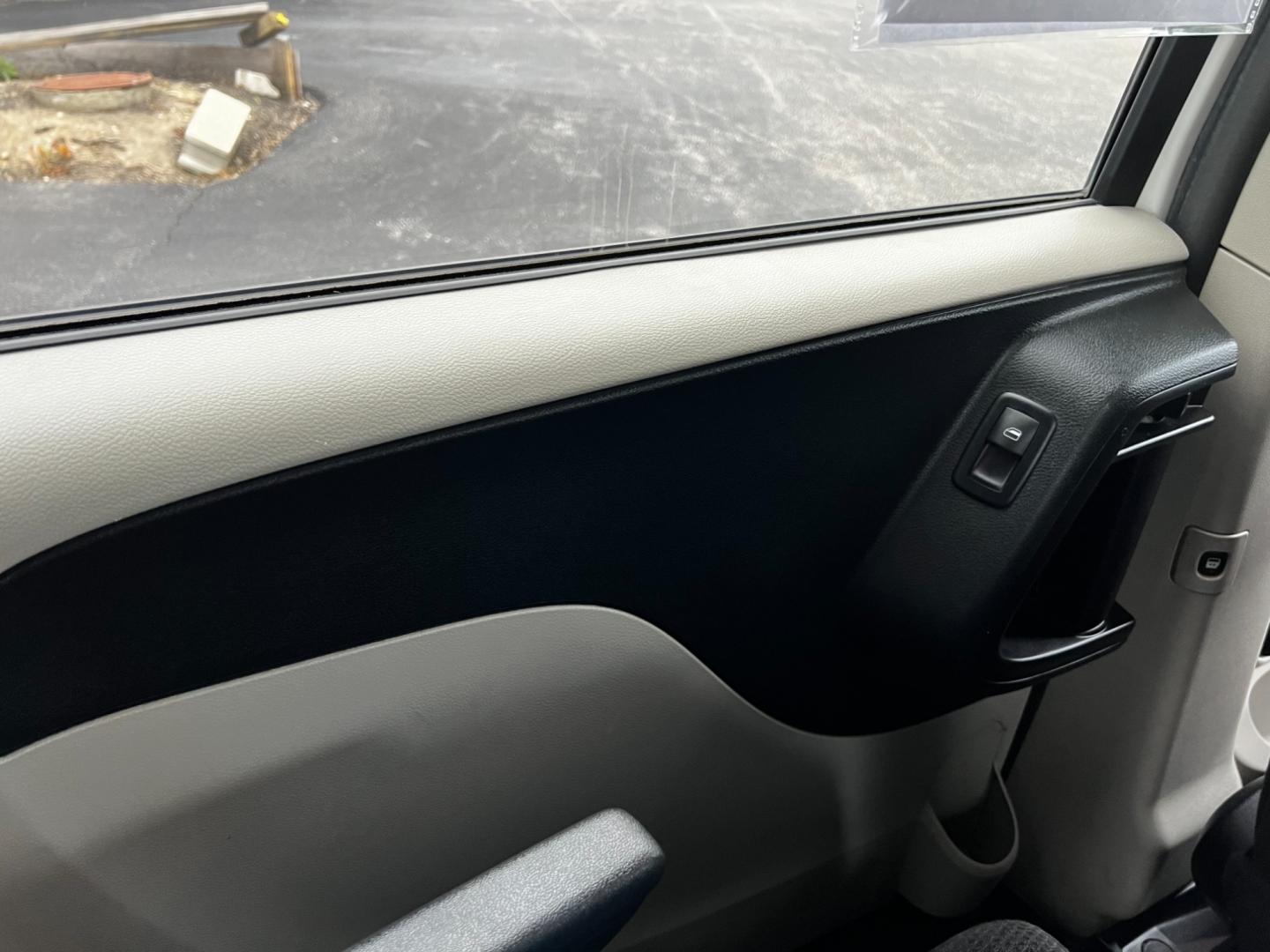 2011 White /Black Dodge Grand Caravan Mainstreet (2D4RN3DG9BR) with an 3.6L V6 DOHC 24V FFV engine, 6-Speed Automatic transmission, located at 547 E. Main St., Orwell, OH, 44076, (440) 437-5893, 41.535435, -80.847855 - Photo#32