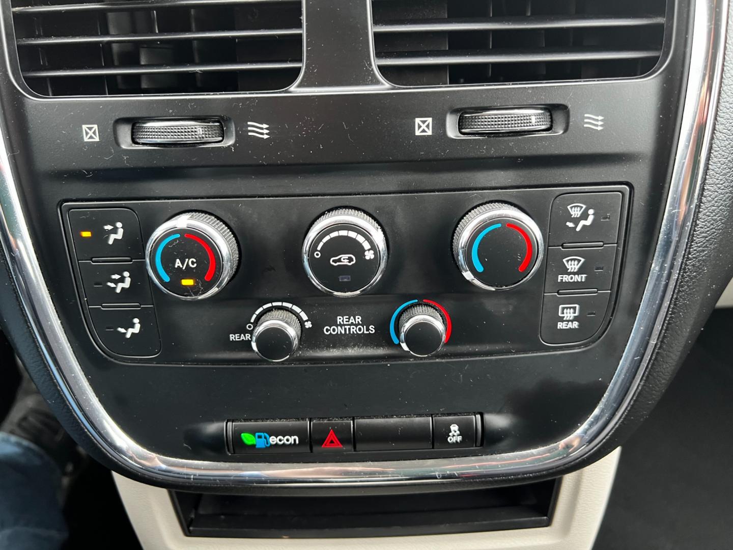 2011 White /Black Dodge Grand Caravan Mainstreet (2D4RN3DG9BR) with an 3.6L V6 DOHC 24V FFV engine, 6-Speed Automatic transmission, located at 547 E. Main St., Orwell, OH, 44076, (440) 437-5893, 41.535435, -80.847855 - Photo#25