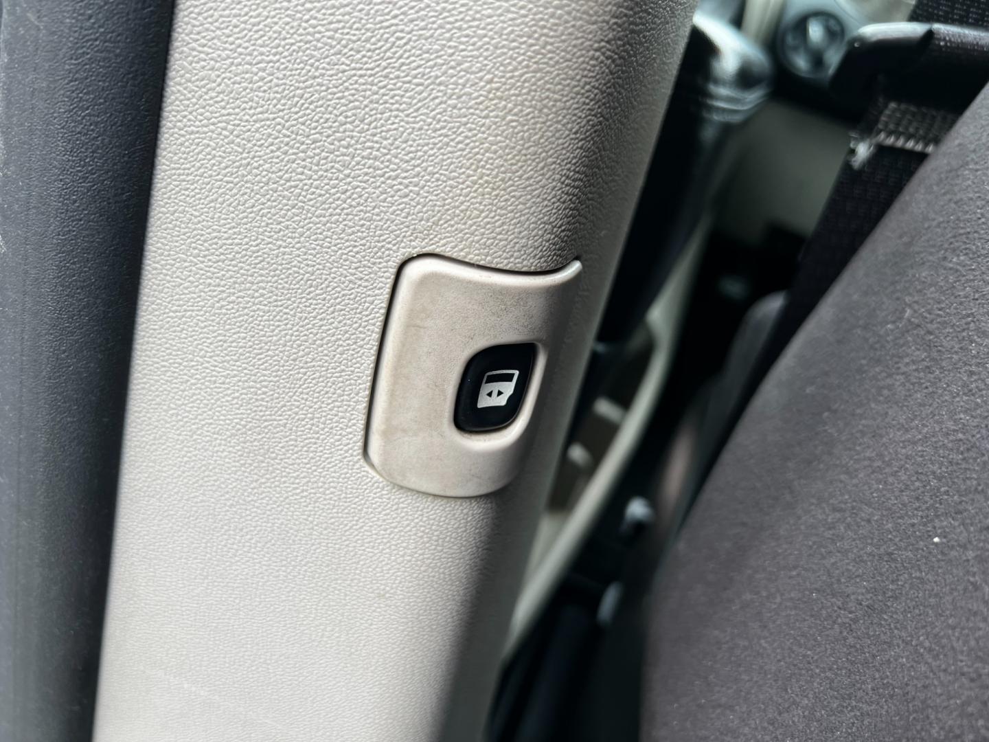 2011 White /Black Dodge Grand Caravan Mainstreet (2D4RN3DG9BR) with an 3.6L V6 DOHC 24V FFV engine, 6-Speed Automatic transmission, located at 547 E. Main St., Orwell, OH, 44076, (440) 437-5893, 41.535435, -80.847855 - Photo#31