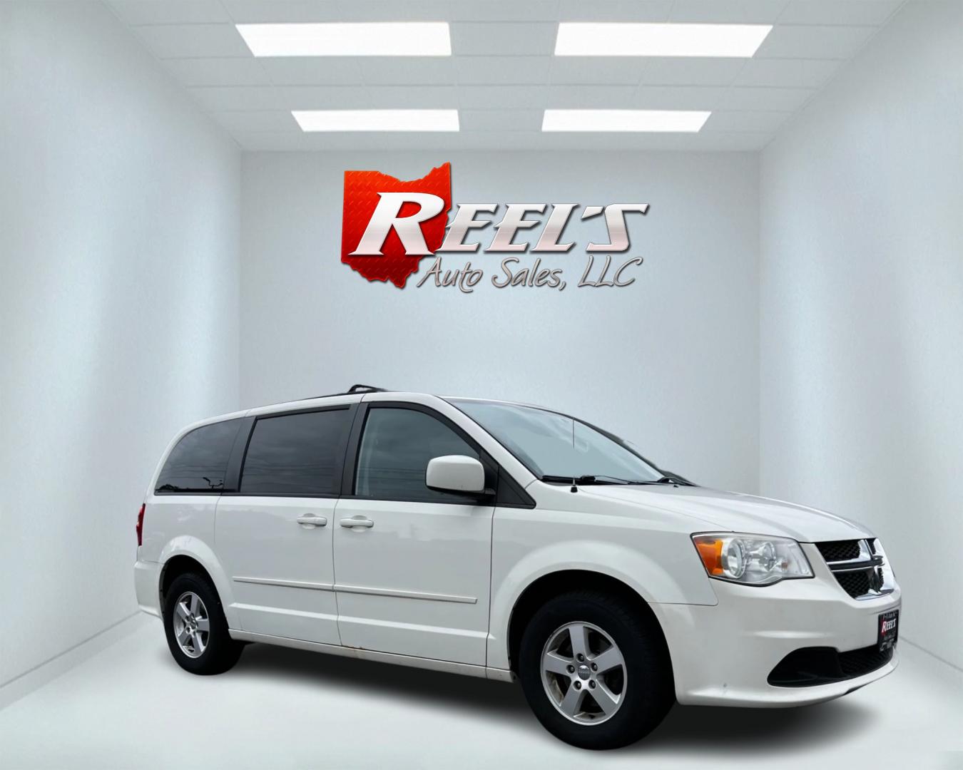 2011 White /Black Dodge Grand Caravan Mainstreet (2D4RN3DG9BR) with an 3.6L V6 DOHC 24V FFV engine, 6-Speed Automatic transmission, located at 547 E. Main St., Orwell, OH, 44076, (440) 437-5893, 41.535435, -80.847855 - Photo#3