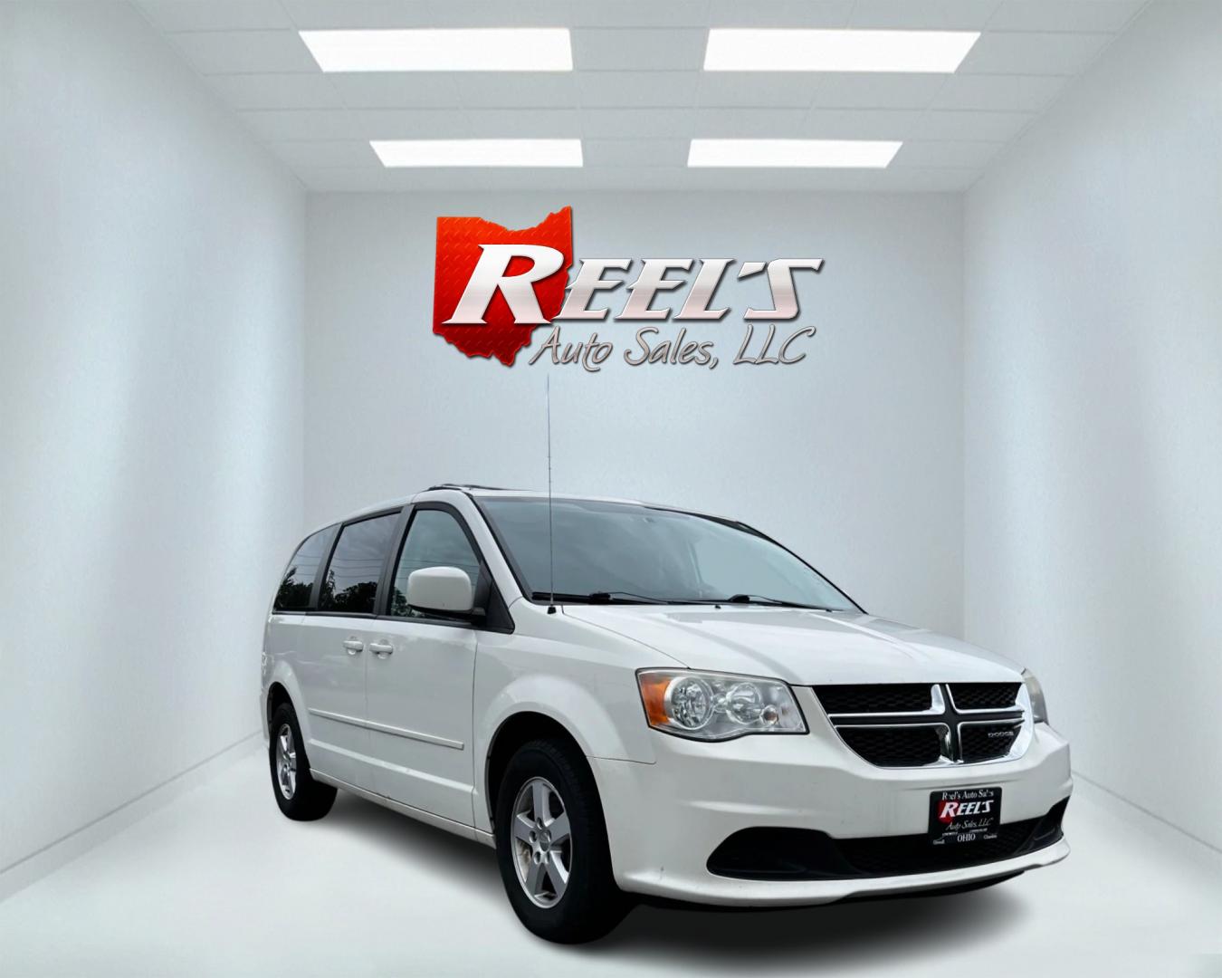 2011 White /Black Dodge Grand Caravan Mainstreet (2D4RN3DG9BR) with an 3.6L V6 DOHC 24V FFV engine, 6-Speed Automatic transmission, located at 547 E. Main St., Orwell, OH, 44076, (440) 437-5893, 41.535435, -80.847855 - Photo#2