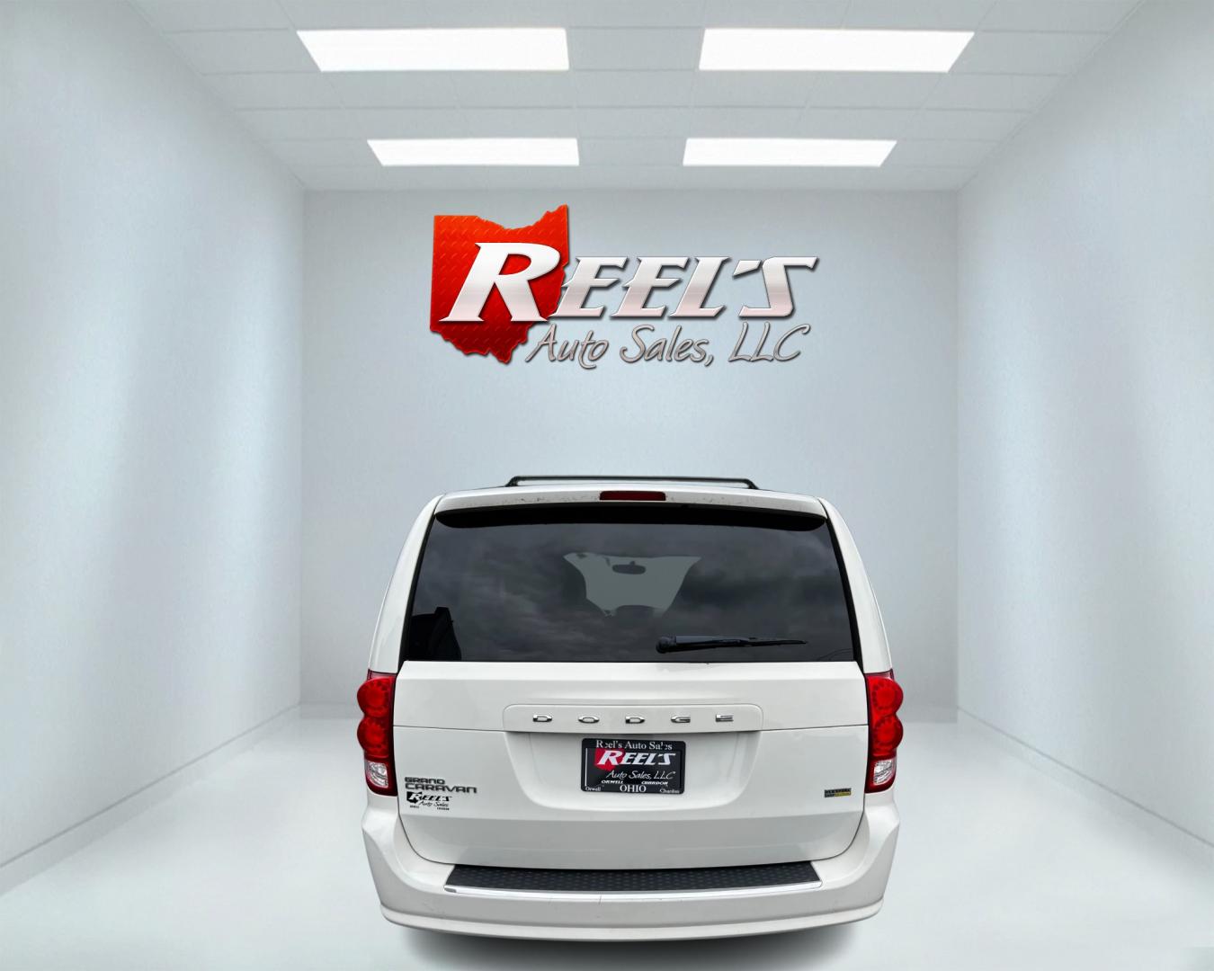 2011 White /Black Dodge Grand Caravan Mainstreet (2D4RN3DG9BR) with an 3.6L V6 DOHC 24V FFV engine, 6-Speed Automatic transmission, located at 547 E. Main St., Orwell, OH, 44076, (440) 437-5893, 41.535435, -80.847855 - Photo#6