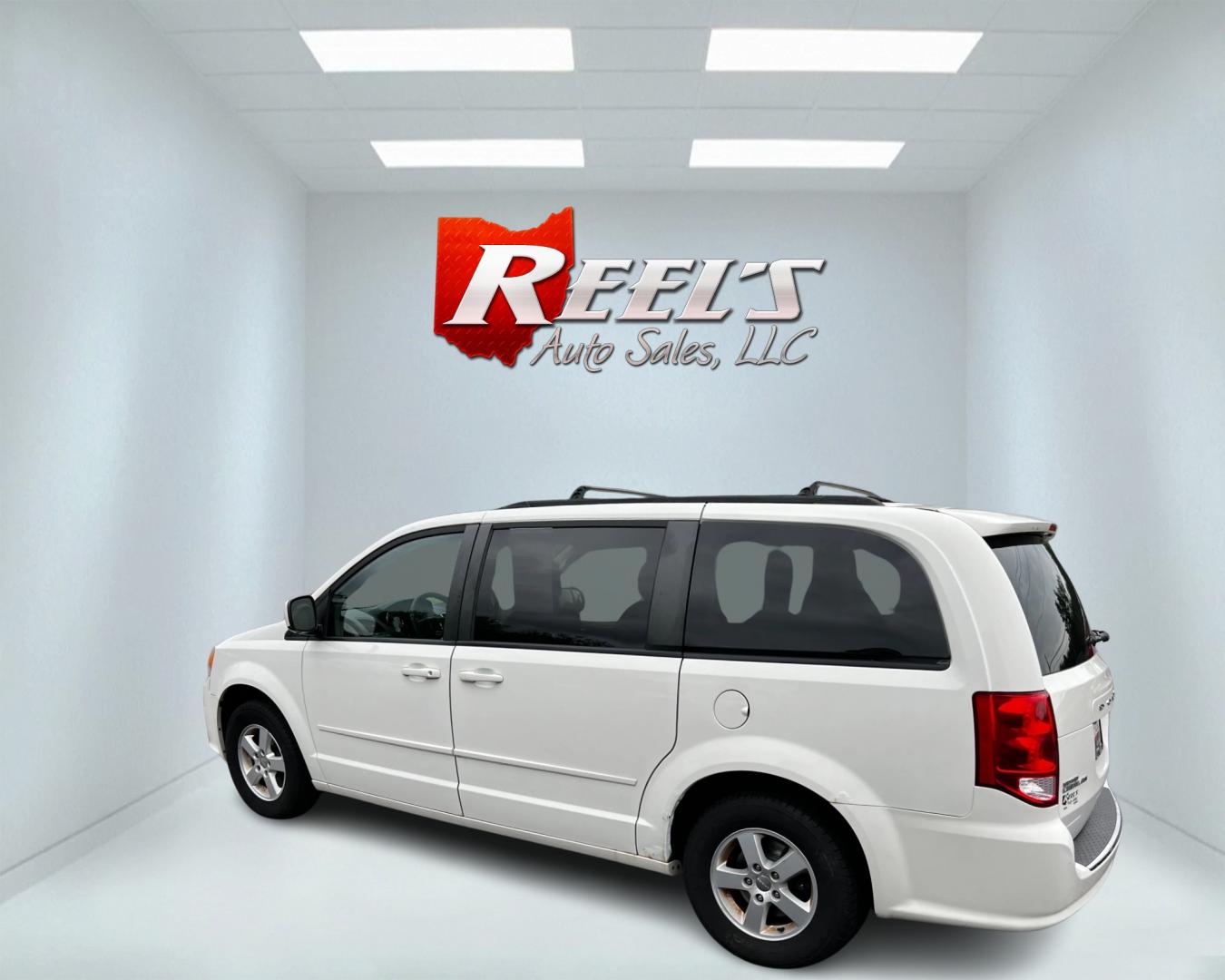 2011 White /Black Dodge Grand Caravan Mainstreet (2D4RN3DG9BR) with an 3.6L V6 DOHC 24V FFV engine, 6-Speed Automatic transmission, located at 547 E. Main St., Orwell, OH, 44076, (440) 437-5893, 41.535435, -80.847855 - Photo#8