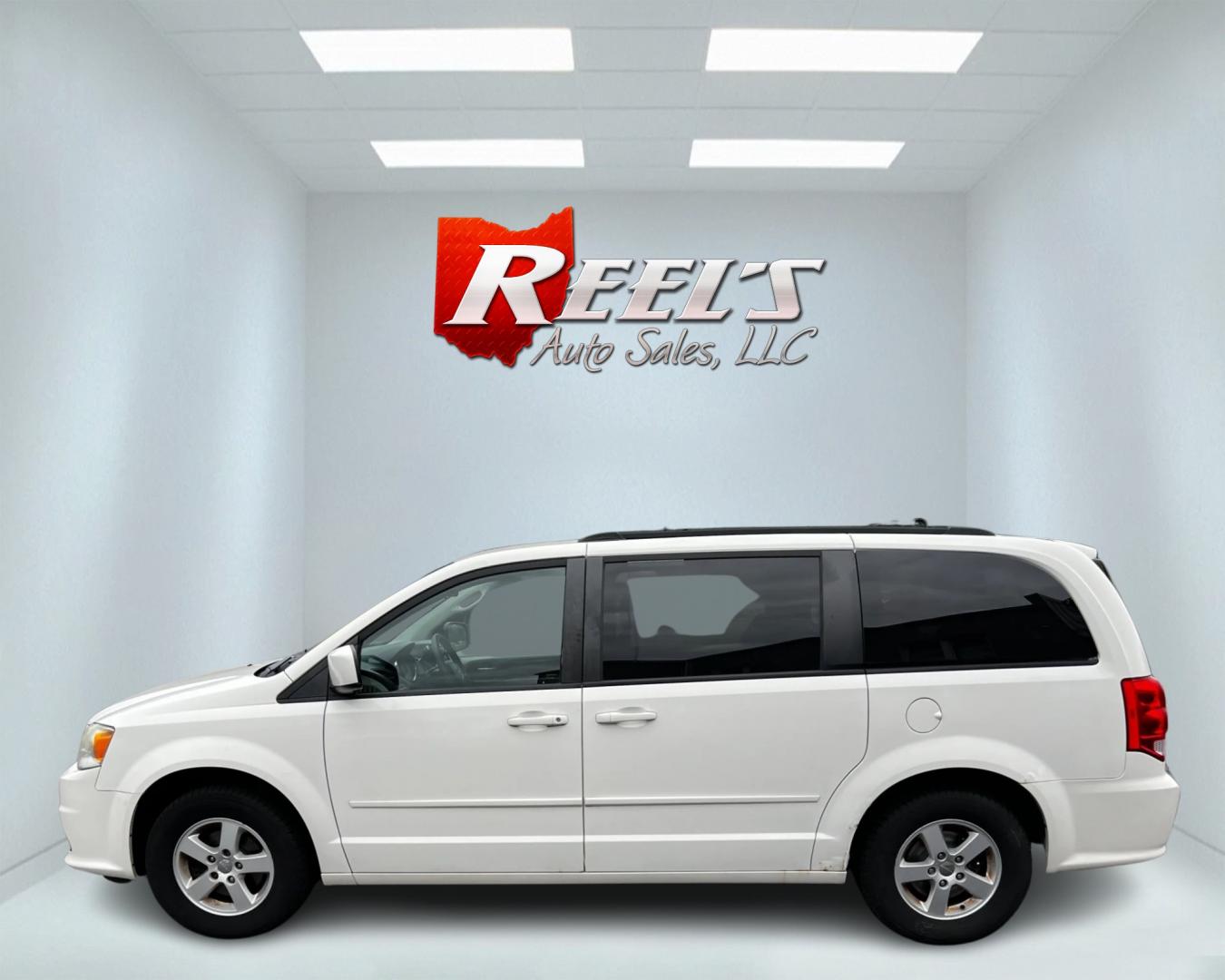 2011 White /Black Dodge Grand Caravan Mainstreet (2D4RN3DG9BR) with an 3.6L V6 DOHC 24V FFV engine, 6-Speed Automatic transmission, located at 547 E. Main St., Orwell, OH, 44076, (440) 437-5893, 41.535435, -80.847855 - Photo#9