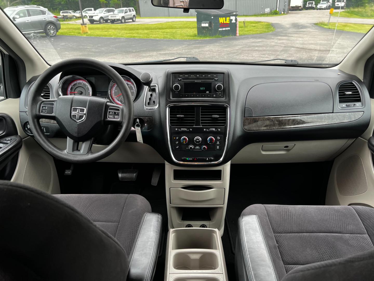 2011 White /Black Dodge Grand Caravan Mainstreet (2D4RN3DG9BR) with an 3.6L V6 DOHC 24V FFV engine, 6-Speed Automatic transmission, located at 547 E. Main St., Orwell, OH, 44076, (440) 437-5893, 41.535435, -80.847855 - Photo#30
