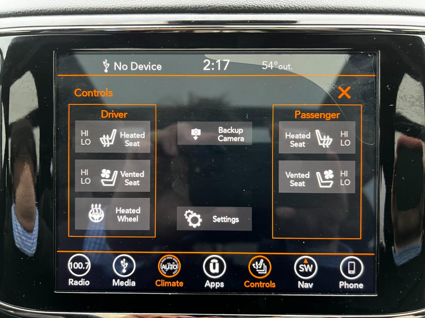 2019 Purple /Black Jeep Grand Cherokee High Altitude 4WD (1C4RJFCG6KC) with an 3.6L V6 DOHC 24V engine, 8A transmission, located at 11115 Chardon Rd. , Chardon, OH, 44024, (440) 214-9705, 41.580246, -81.241943 - Photo#31