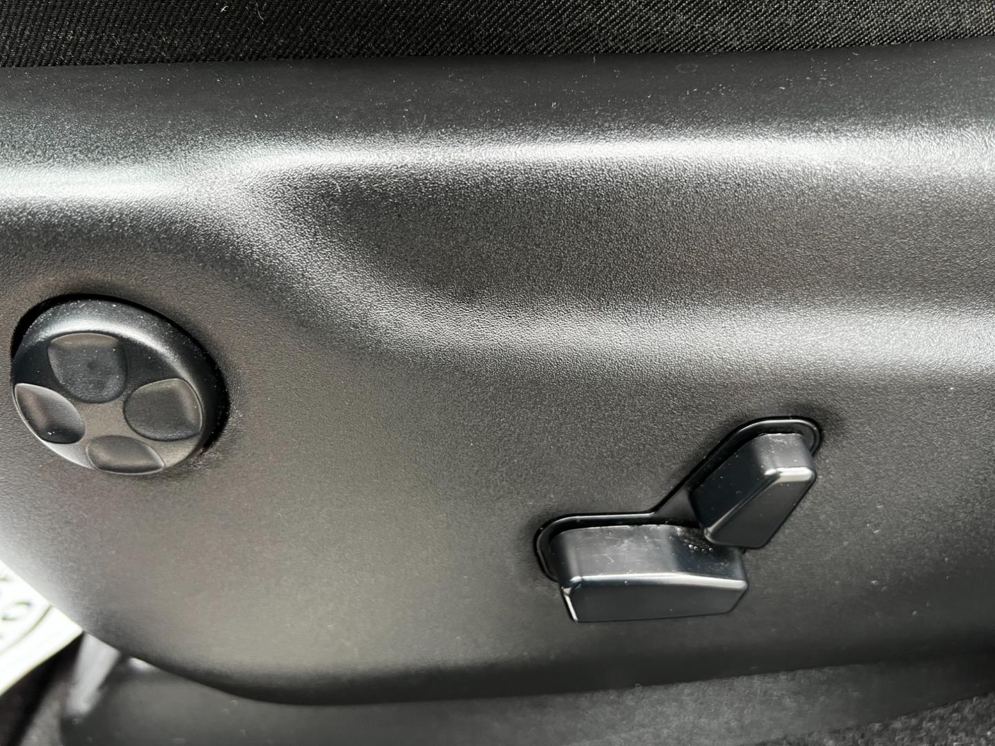 2019 Purple /Black Jeep Grand Cherokee High Altitude 4WD (1C4RJFCG6KC) with an 3.6L V6 DOHC 24V engine, 8A transmission, located at 11115 Chardon Rd. , Chardon, OH, 44024, (440) 214-9705, 41.580246, -81.241943 - Photo#22