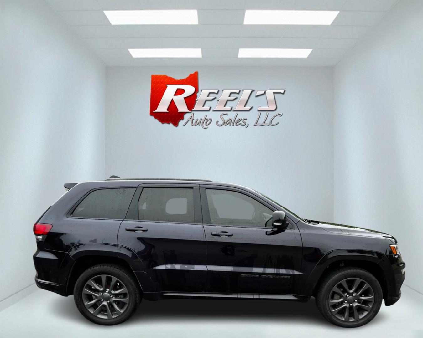 2019 Purple /Black Jeep Grand Cherokee High Altitude 4WD (1C4RJFCG6KC) with an 3.6L V6 DOHC 24V engine, 8A transmission, located at 11115 Chardon Rd. , Chardon, OH, 44024, (440) 214-9705, 41.580246, -81.241943 - Photo#4