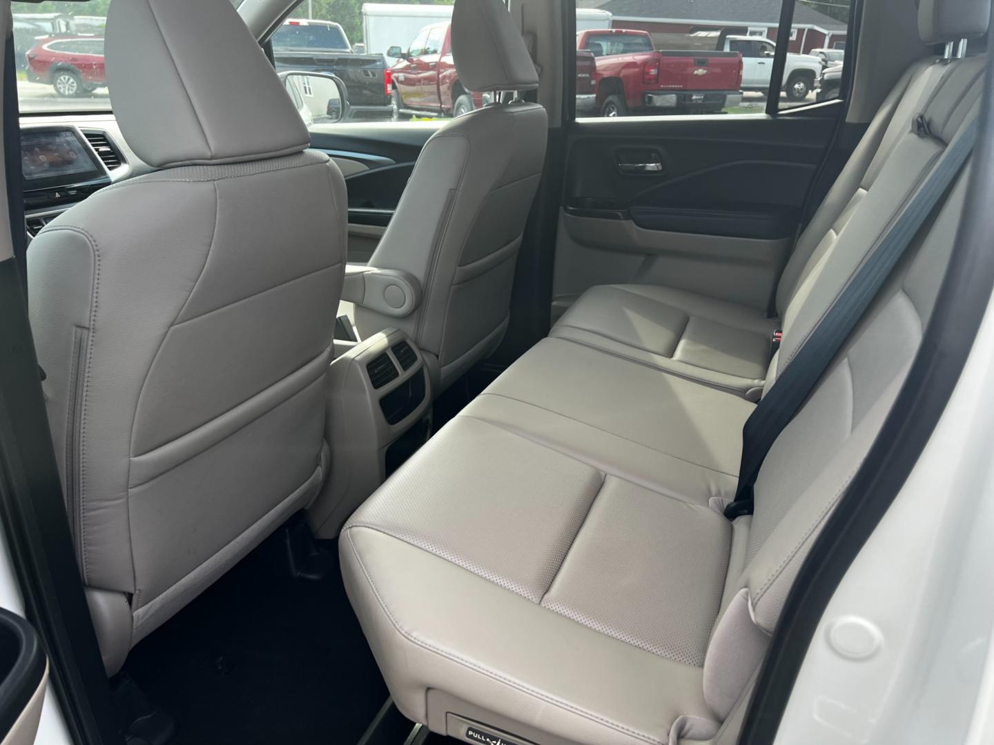 2017 White /Tan Honda Ridgeline RTL-T AWD (5FPYK3F61HB) with an 3.5L V6 SOHC 24V engine, 6-Speed Automatic transmission, located at 11115 Chardon Rd. , Chardon, OH, 44024, (440) 214-9705, 41.580246, -81.241943 - Photo#42