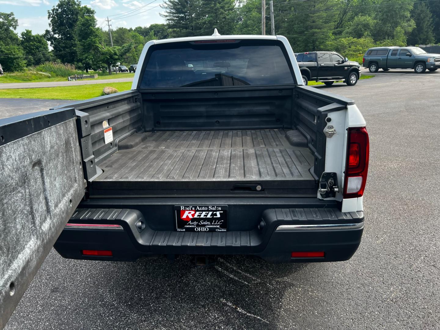 2017 White /Tan Honda Ridgeline RTL-T AWD (5FPYK3F61HB) with an 3.5L V6 SOHC 24V engine, 6-Speed Automatic transmission, located at 11115 Chardon Rd. , Chardon, OH, 44024, (440) 214-9705, 41.580246, -81.241943 - Photo#14