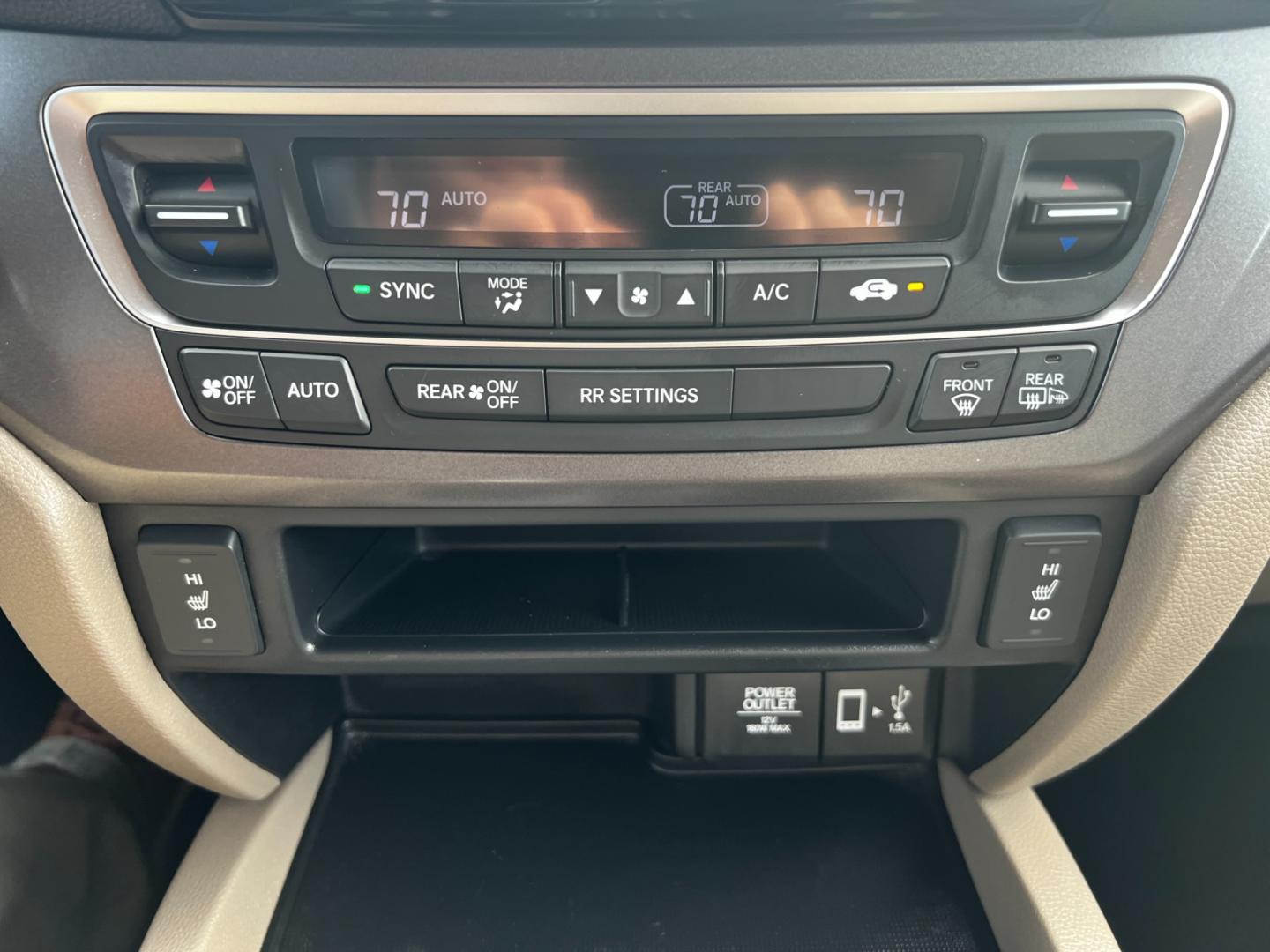 2017 White /Tan Honda Ridgeline RTL-T AWD (5FPYK3F61HB) with an 3.5L V6 SOHC 24V engine, 6-Speed Automatic transmission, located at 11115 Chardon Rd. , Chardon, OH, 44024, (440) 214-9705, 41.580246, -81.241943 - Photo#35