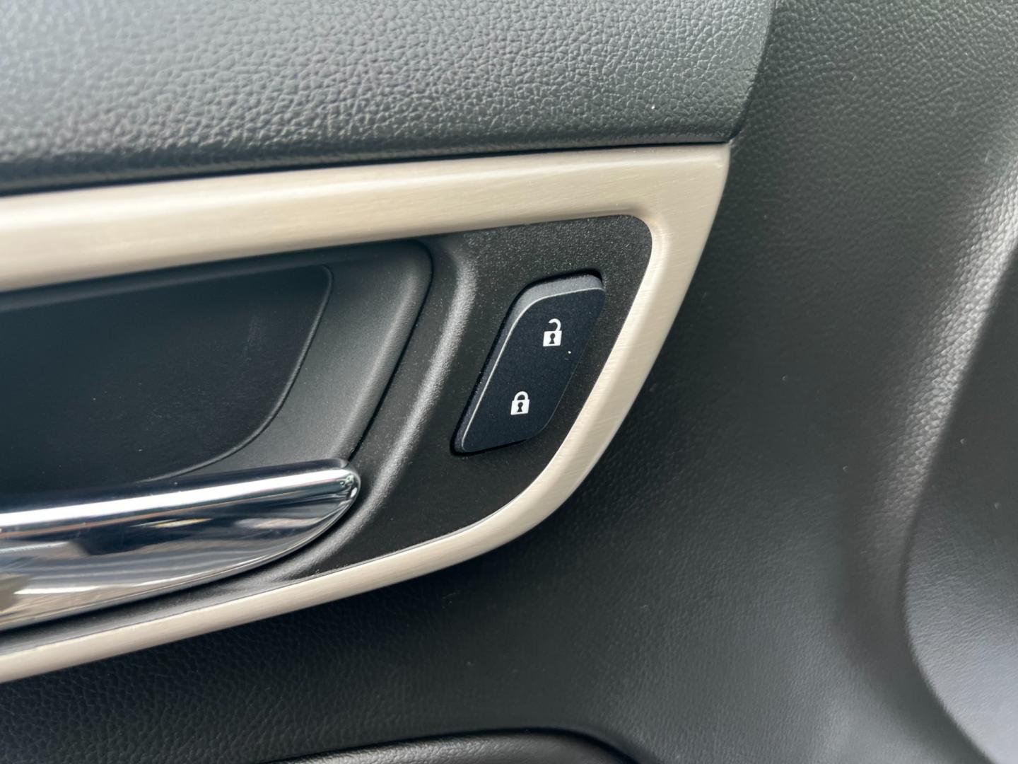 2018 Black /Black GMC Yukon XL Denali 4WD (1GKS2HKJ0JR) with an 6.2L V8 OHV 16V engine, 10 Speed Auto transmission, located at 547 E. Main St., Orwell, OH, 44076, (440) 437-5893, 41.535435, -80.847855 - This 2018 GMC Yukon XL Denali 4WD, powered by a robust 6.2 V8 engine with a 10-speed automatic transmission delivering 420 HP, is a powerful and luxurious full-size SUV. With a 7,900-pound towing capacity, it is well-suited for heavy-duty tasks. The HID headlights, LED daytime running lights, and ra - Photo#17