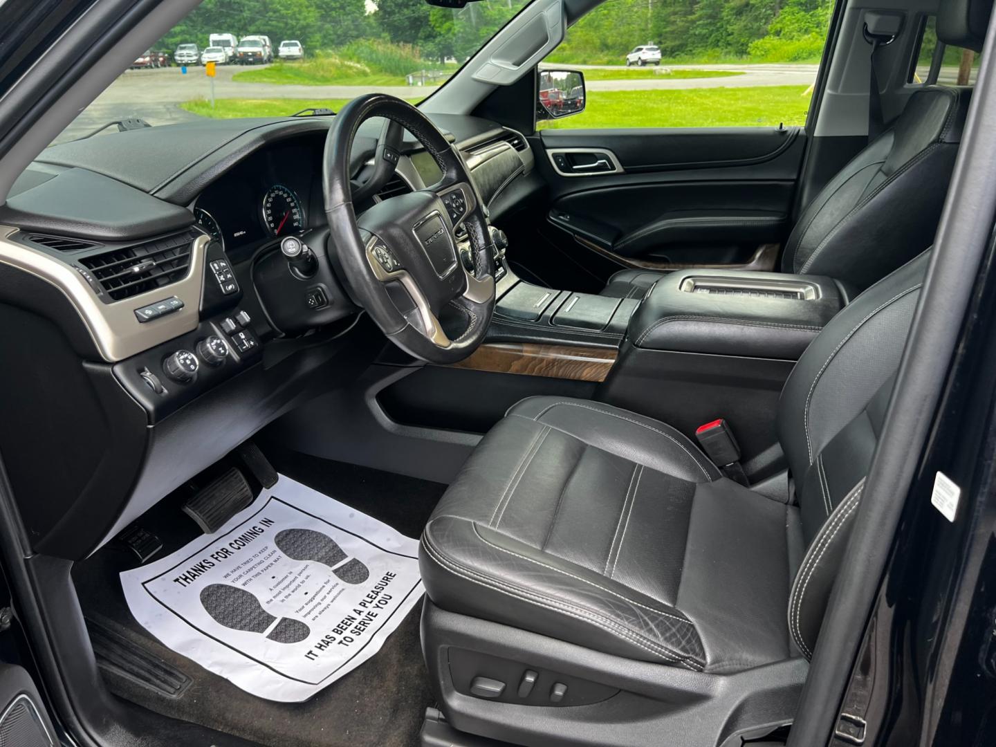 2018 Black /Black GMC Yukon XL Denali 4WD (1GKS2HKJ0JR) with an 6.2L V8 OHV 16V engine, 10 Speed Auto transmission, located at 547 E. Main St., Orwell, OH, 44076, (440) 437-5893, 41.535435, -80.847855 - This 2018 GMC Yukon XL Denali 4WD, powered by a robust 6.2 V8 engine with a 10-speed automatic transmission delivering 420 HP, is a powerful and luxurious full-size SUV. With a 7,900-pound towing capacity, it is well-suited for heavy-duty tasks. The HID headlights, LED daytime running lights, and ra - Photo#15
