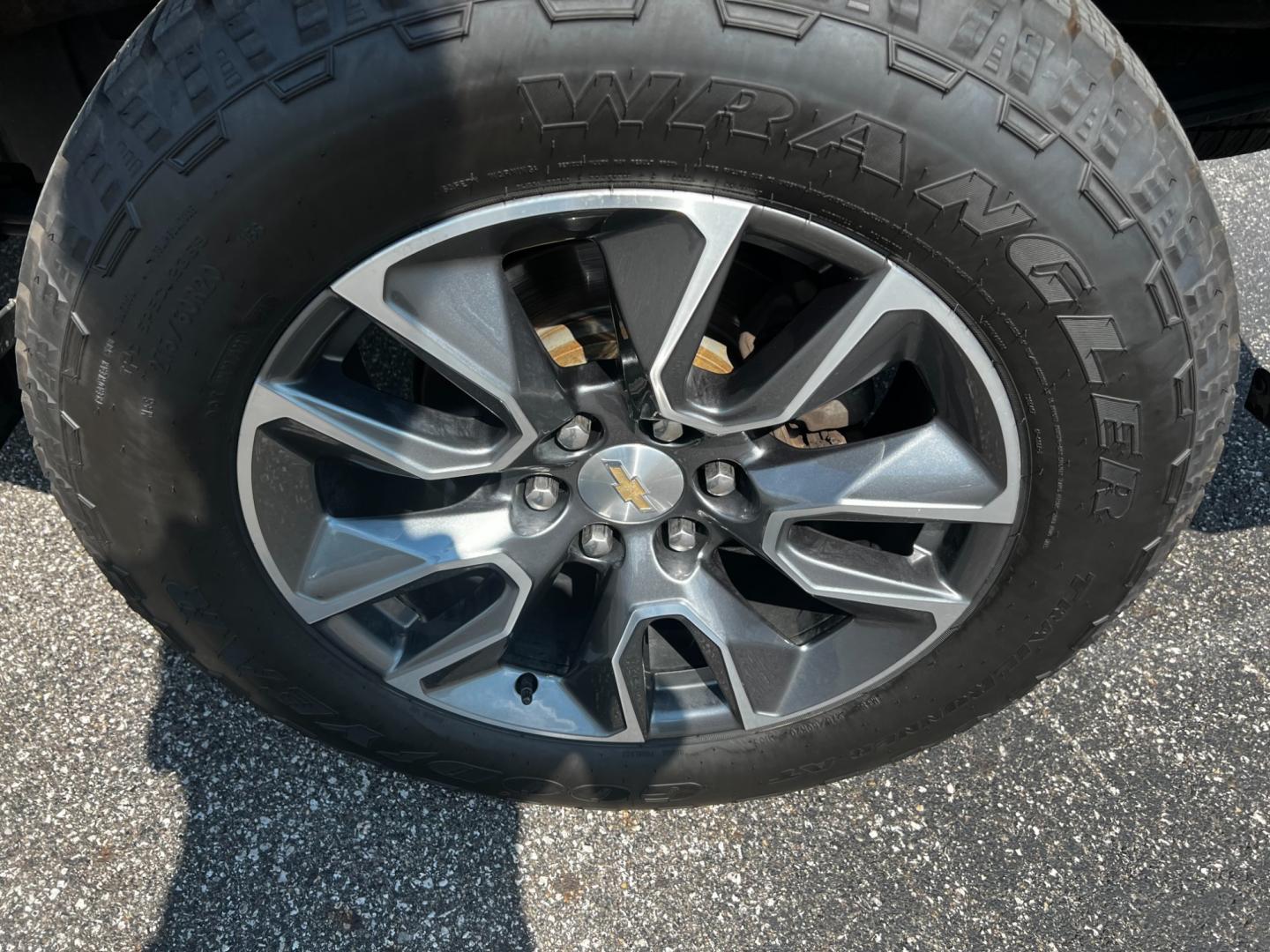 2019 Black /Black Chevrolet Silverado 1500 LT Crew Cab 4WD (1GCUYDEDXKZ) with an 5.3L V8 OHV 16V engine, 8-Speed Automatic transmission, located at 11115 Chardon Rd. , Chardon, OH, 44024, (440) 214-9705, 41.580246, -81.241943 - Photo#13
