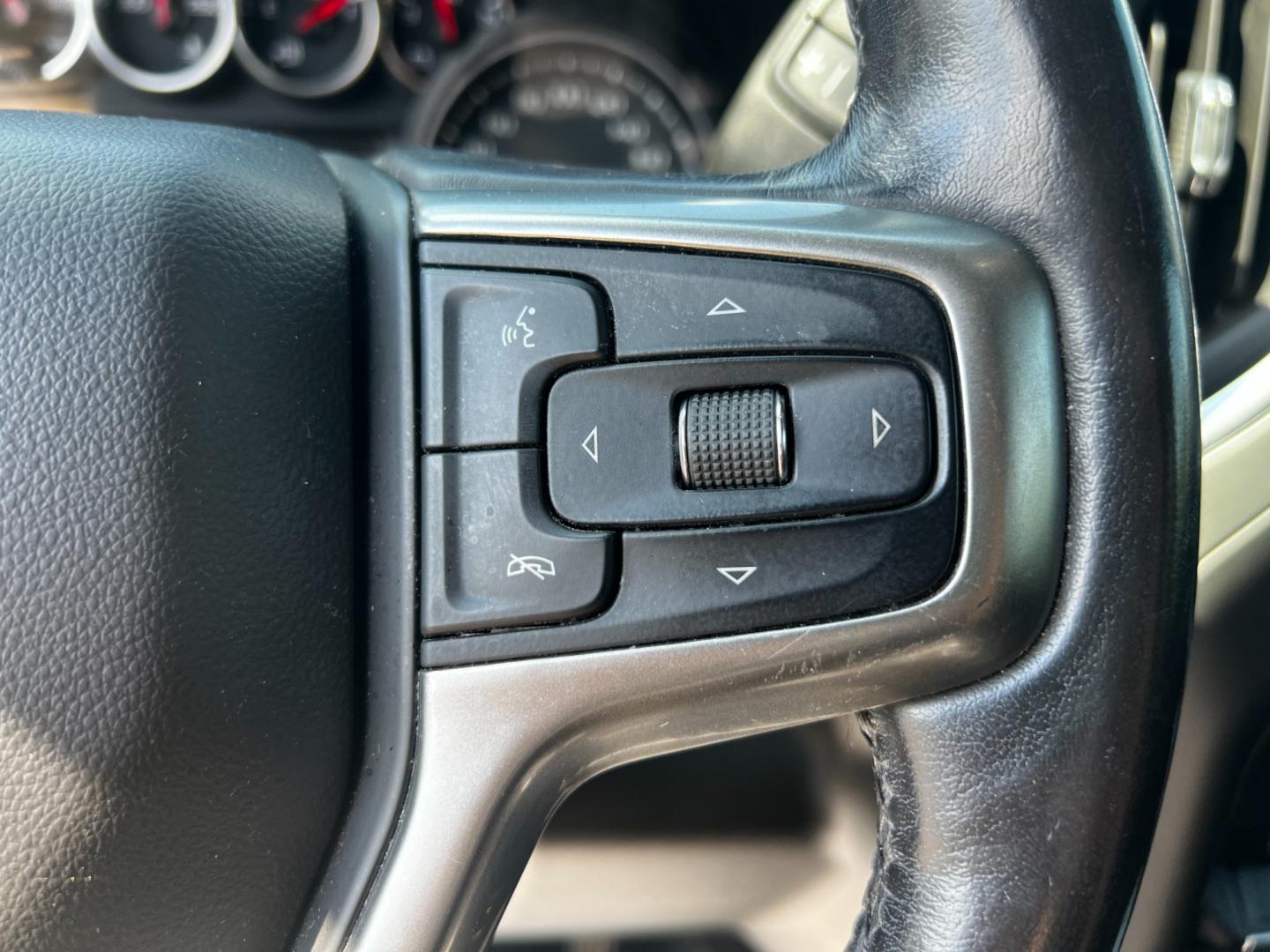 2019 Black /Black Chevrolet Silverado 1500 LT Crew Cab 4WD (1GCUYDEDXKZ) with an 5.3L V8 OHV 16V engine, 8-Speed Automatic transmission, located at 11115 Chardon Rd. , Chardon, OH, 44024, (440) 214-9705, 41.580246, -81.241943 - Photo#25