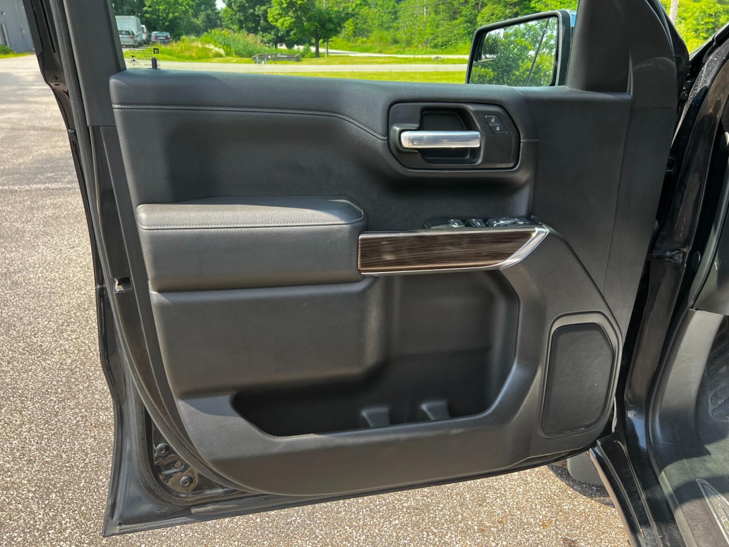 2019 Black /Black Chevrolet Silverado 1500 LT Crew Cab 4WD (1GCUYDEDXKZ) with an 5.3L V8 OHV 16V engine, 8-Speed Automatic transmission, located at 11115 Chardon Rd. , Chardon, OH, 44024, (440) 214-9705, 41.580246, -81.241943 - Photo#17