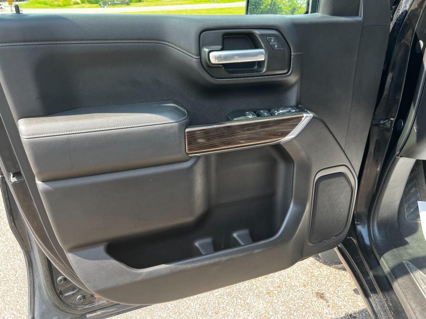 2019 Black /Black Chevrolet Silverado 1500 LT Crew Cab 4WD (1GCUYDEDXKZ) with an 5.3L V8 OHV 16V engine, 8-Speed Automatic transmission, located at 11115 Chardon Rd. , Chardon, OH, 44024, (440) 214-9705, 41.580246, -81.241943 - Photo#19