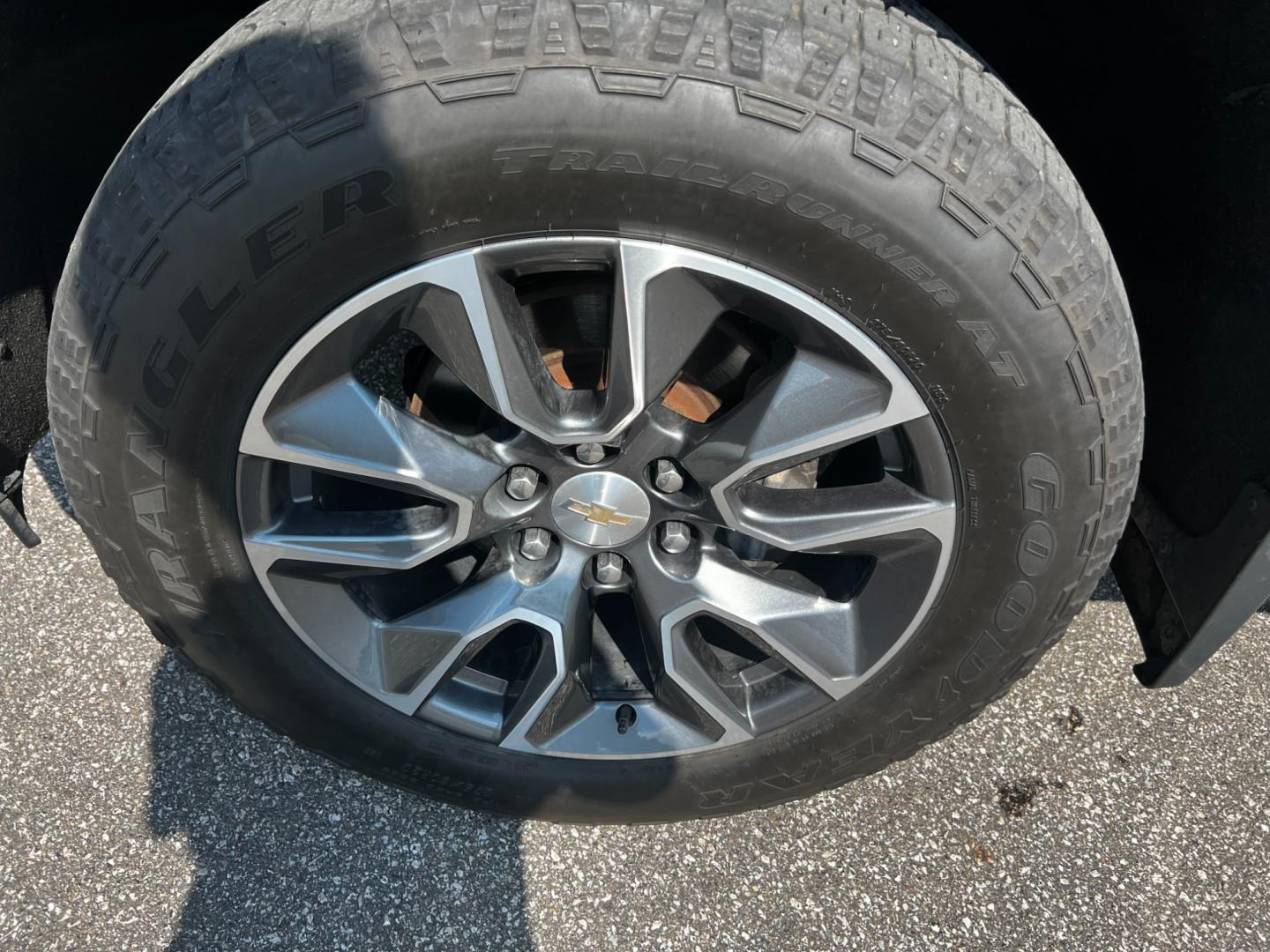 2019 Black /Black Chevrolet Silverado 1500 LT Crew Cab 4WD (1GCUYDEDXKZ) with an 5.3L V8 OHV 16V engine, 8-Speed Automatic transmission, located at 11115 Chardon Rd. , Chardon, OH, 44024, (440) 214-9705, 41.580246, -81.241943 - Photo#14