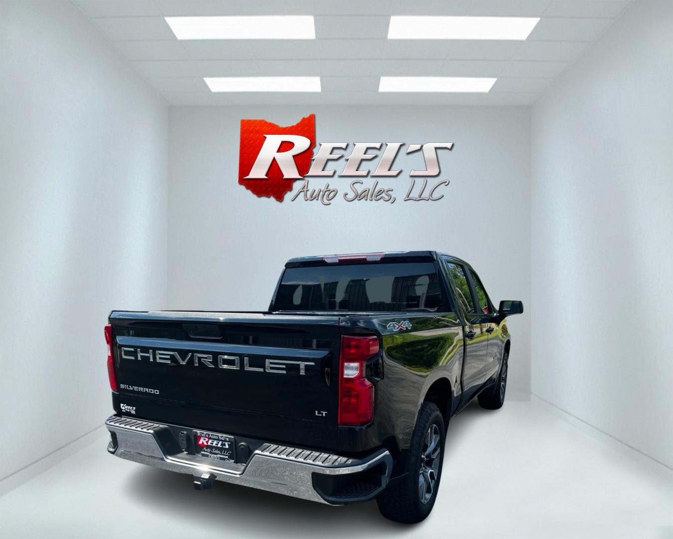 2019 Black /Black Chevrolet Silverado 1500 LT Crew Cab 4WD (1GCUYDEDXKZ) with an 5.3L V8 OHV 16V engine, 8-Speed Automatic transmission, located at 11115 Chardon Rd. , Chardon, OH, 44024, (440) 214-9705, 41.580246, -81.241943 - Photo#5
