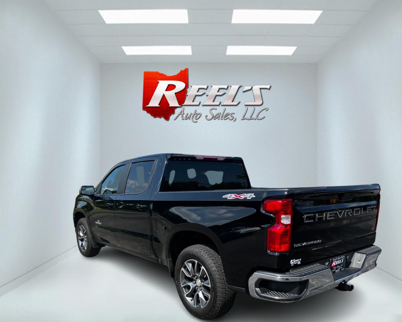 2019 Black /Black Chevrolet Silverado 1500 LT Crew Cab 4WD (1GCUYDEDXKZ) with an 5.3L V8 OHV 16V engine, 8-Speed Automatic transmission, located at 11115 Chardon Rd. , Chardon, OH, 44024, (440) 214-9705, 41.580246, -81.241943 - Photo#6