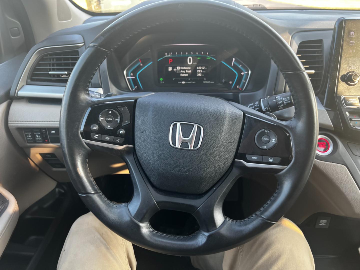 2018 White /Gray Honda Odyssey EXL (5FNRL6H73JB) with an 3.5L V6 SOHC 24V engine, 9-Speed Automatic transmission, located at 547 E. Main St., Orwell, OH, 44076, (440) 437-5893, 41.535435, -80.847855 - This 2018 Honda Odyssey EX-L is a feature-rich minivan powered by a 3.5L Earth Dreams V6 engine and a 9-speed automatic transmission, offering a smooth and efficient drive with 28 MPG on the highway. It boasts a luxurious leather interior, advanced safety features like blind spot monitoring, rear cr - Photo#26