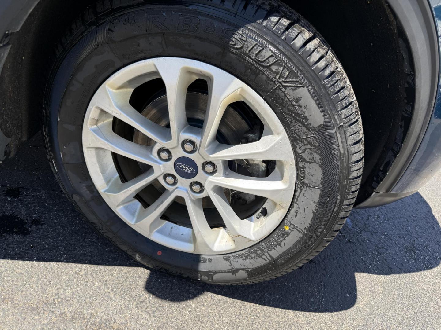 2020 Green /Gray Ford Escape SE AWD (1FMCU9G60LU) with an 1.5L I3 DOHC 12V TURBO engine, Automatic transmission, located at 547 E. Main St., Orwell, OH, 44076, (440) 437-5893, 41.535435, -80.847855 - 2020 Ford Escape SE AWD – Efficient Turbo Crossover with Fresh Service and Loaded Safety Features! This sharp 2020 Ford Escape SE AWD is a great-looking, well-maintained compact SUV that’s ready to go! Powered by a peppy 1.5L I3 Turbocharged EcoBoost engine paired with a smooth 8-speed automati - Photo#5