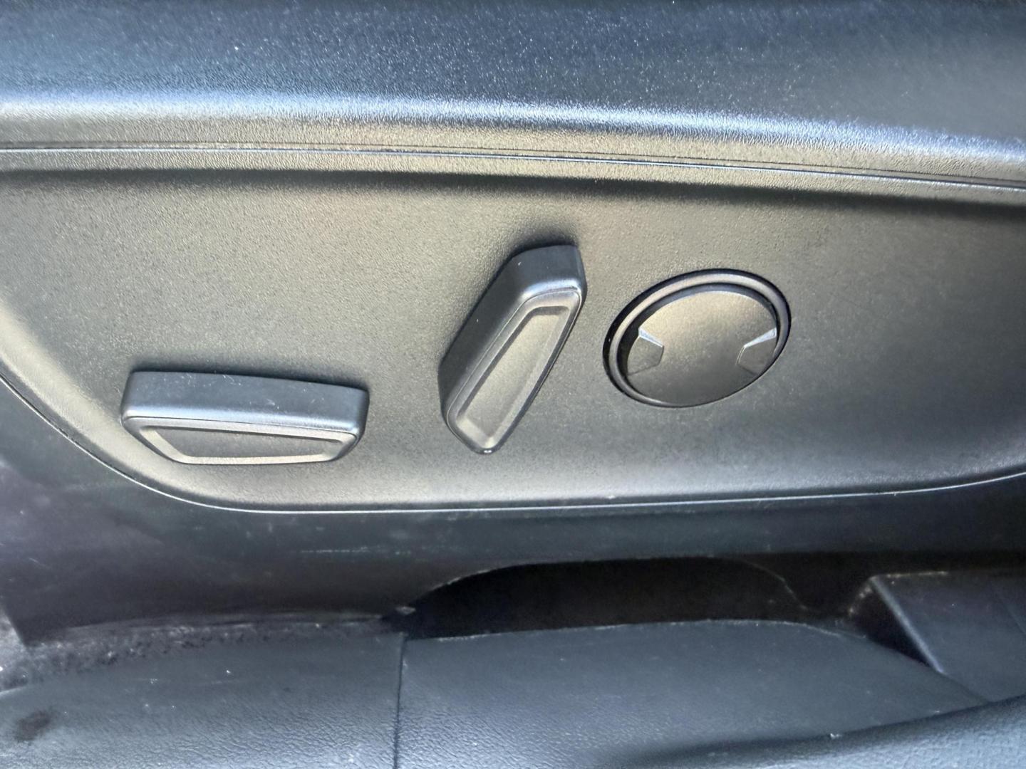 2020 Green /Gray Ford Escape SE AWD (1FMCU9G60LU) with an 1.5L I3 DOHC 12V TURBO engine, Automatic transmission, located at 547 E. Main St., Orwell, OH, 44076, (440) 437-5893, 41.535435, -80.847855 - 2020 Ford Escape SE AWD – Efficient Turbo Crossover with Fresh Service and Loaded Safety Features! This sharp 2020 Ford Escape SE AWD is a great-looking, well-maintained compact SUV that’s ready to go! Powered by a peppy 1.5L I3 Turbocharged EcoBoost engine paired with a smooth 8-speed automati - Photo#10