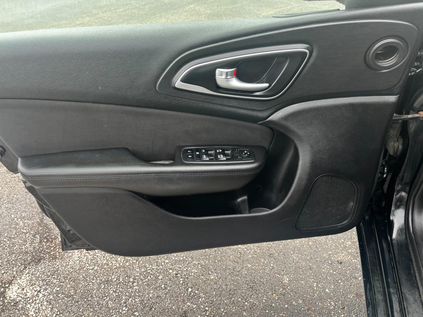 2016 Green /Black Chrysler 200 Limited (1C3CCCABXGN) with an 2.4L I4 SOHC 16V engine, 9A transmission, located at 547 E. Main St., Orwell, OH, 44076, (440) 437-5893, 41.535435, -80.847855 - Photo#16