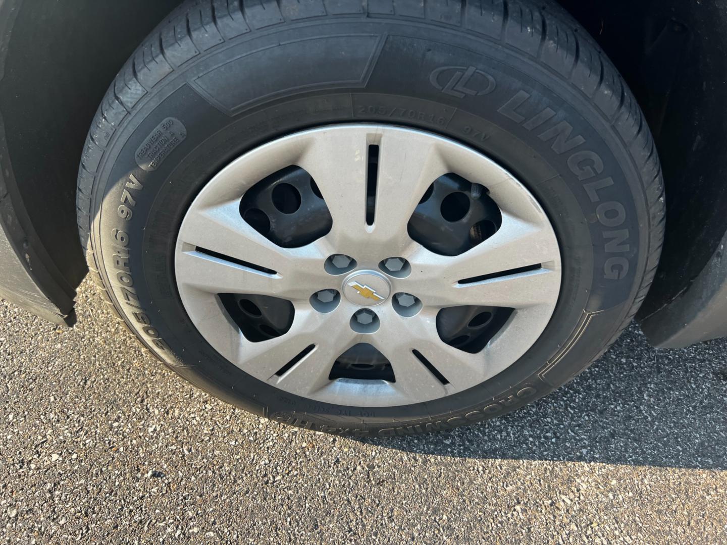 2016 Gray /Black Chevrolet Trax LS FWD (3GNCJKSB3GL) with an 1.4L I4 DOHC 16V TURBO engine, 6-Speed Automatic transmission, located at 547 E. Main St., Orwell, OH, 44076, (440) 437-5893, 41.535435, -80.847855 - Photo#12