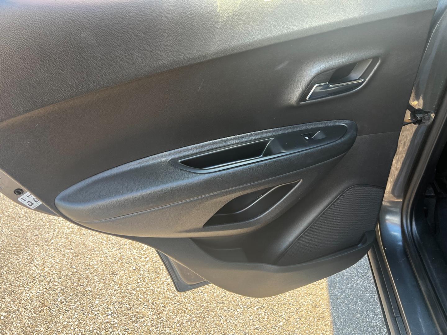 2016 Gray /Black Chevrolet Trax LS FWD (3GNCJKSB3GL) with an 1.4L I4 DOHC 16V TURBO engine, 6-Speed Automatic transmission, located at 547 E. Main St., Orwell, OH, 44076, (440) 437-5893, 41.535435, -80.847855 - Photo#26