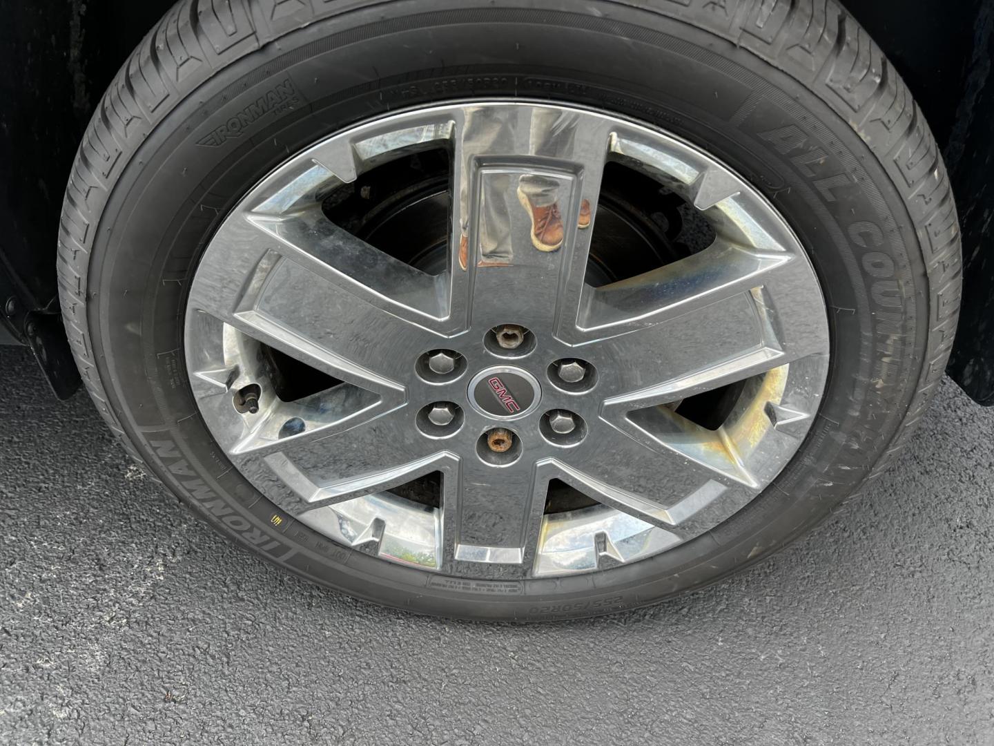 2017 Blue /Black GMC Acadia SLT-2 AWD (1GKKVSKD4HJ) with an 3.6L V6 DOHC 24V engine, 6-Speed Automatic transmission, located at 547 E. Main St., Orwell, OH, 44076, (440) 437-5893, 41.535435, -80.847855 - This 2017 GMC Acadia Limited SLT-2 AWD is a well-equipped midsize SUV offering a blend of comfort, performance, and advanced features. It boasts a powerful 3.6-liter V6 engine producing 281 horsepower, paired with a 6-speed automatic transmission and all-wheel drive. The vehicle offers a luxurious i - Photo#11