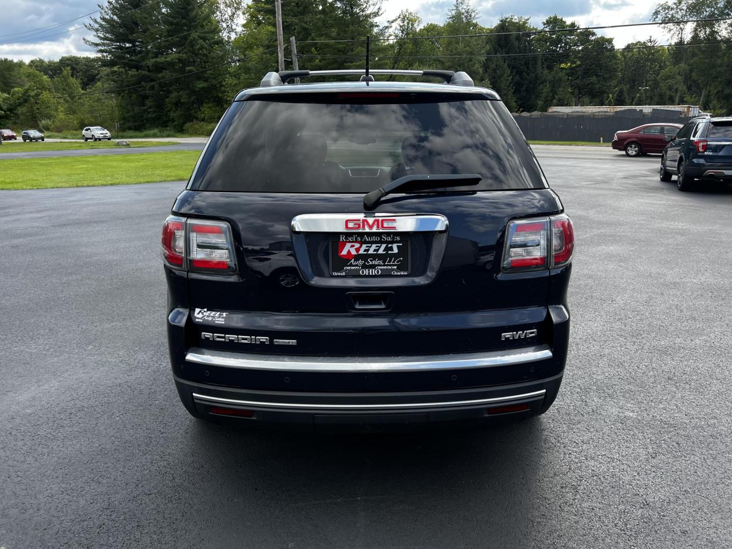 2017 Blue /Black GMC Acadia SLT-2 AWD (1GKKVSKD4HJ) with an 3.6L V6 DOHC 24V engine, 6-Speed Automatic transmission, located at 547 E. Main St., Orwell, OH, 44076, (440) 437-5893, 41.535435, -80.847855 - This 2017 GMC Acadia Limited SLT-2 AWD is a well-equipped midsize SUV offering a blend of comfort, performance, and advanced features. It boasts a powerful 3.6-liter V6 engine producing 281 horsepower, paired with a 6-speed automatic transmission and all-wheel drive. The vehicle offers a luxurious i - Photo#8