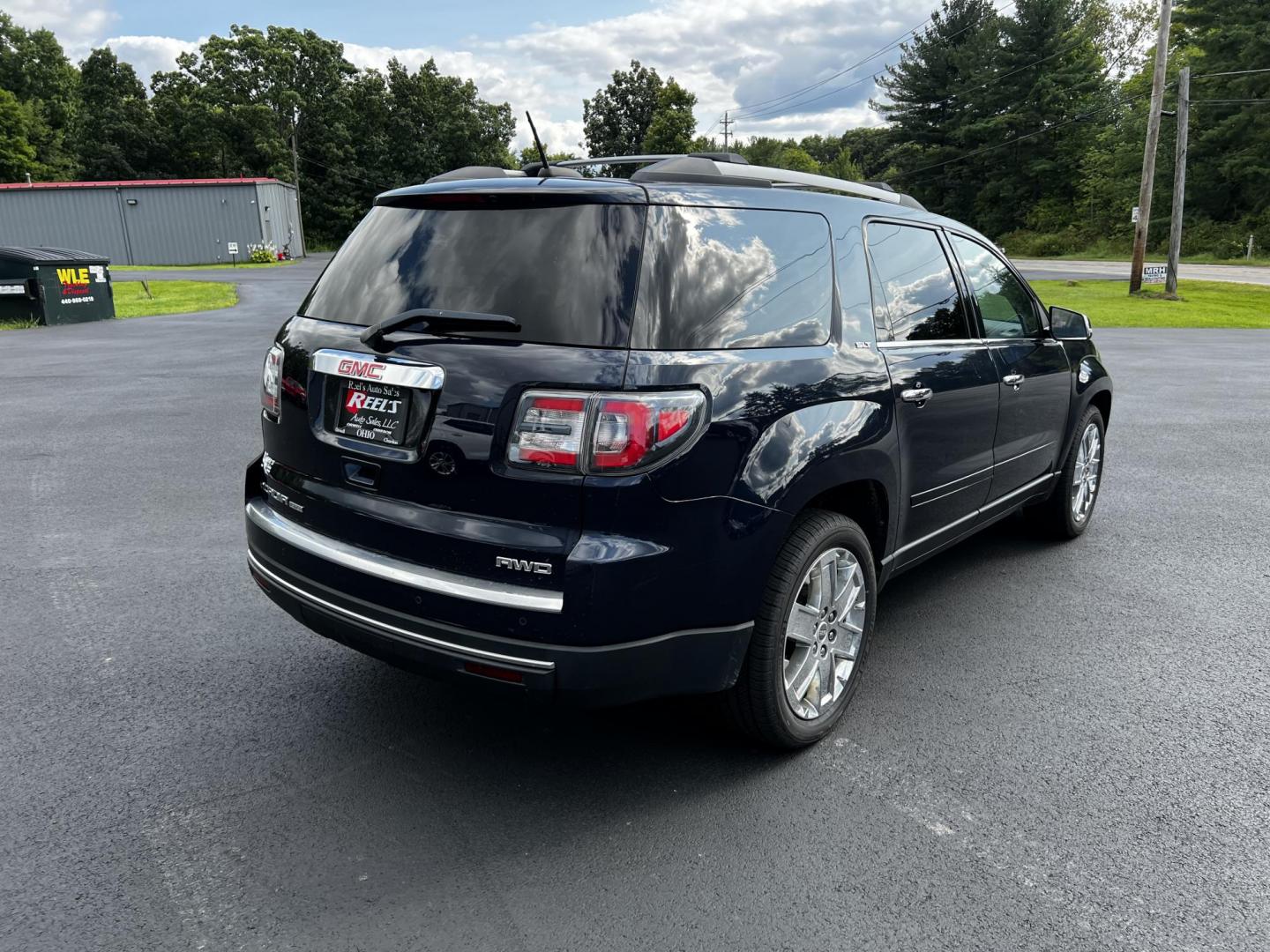 2017 Blue /Black GMC Acadia SLT-2 AWD (1GKKVSKD4HJ) with an 3.6L V6 DOHC 24V engine, 6-Speed Automatic transmission, located at 547 E. Main St., Orwell, OH, 44076, (440) 437-5893, 41.535435, -80.847855 - This 2017 GMC Acadia Limited SLT-2 AWD is a well-equipped midsize SUV offering a blend of comfort, performance, and advanced features. It boasts a powerful 3.6-liter V6 engine producing 281 horsepower, paired with a 6-speed automatic transmission and all-wheel drive. The vehicle offers a luxurious i - Photo#9