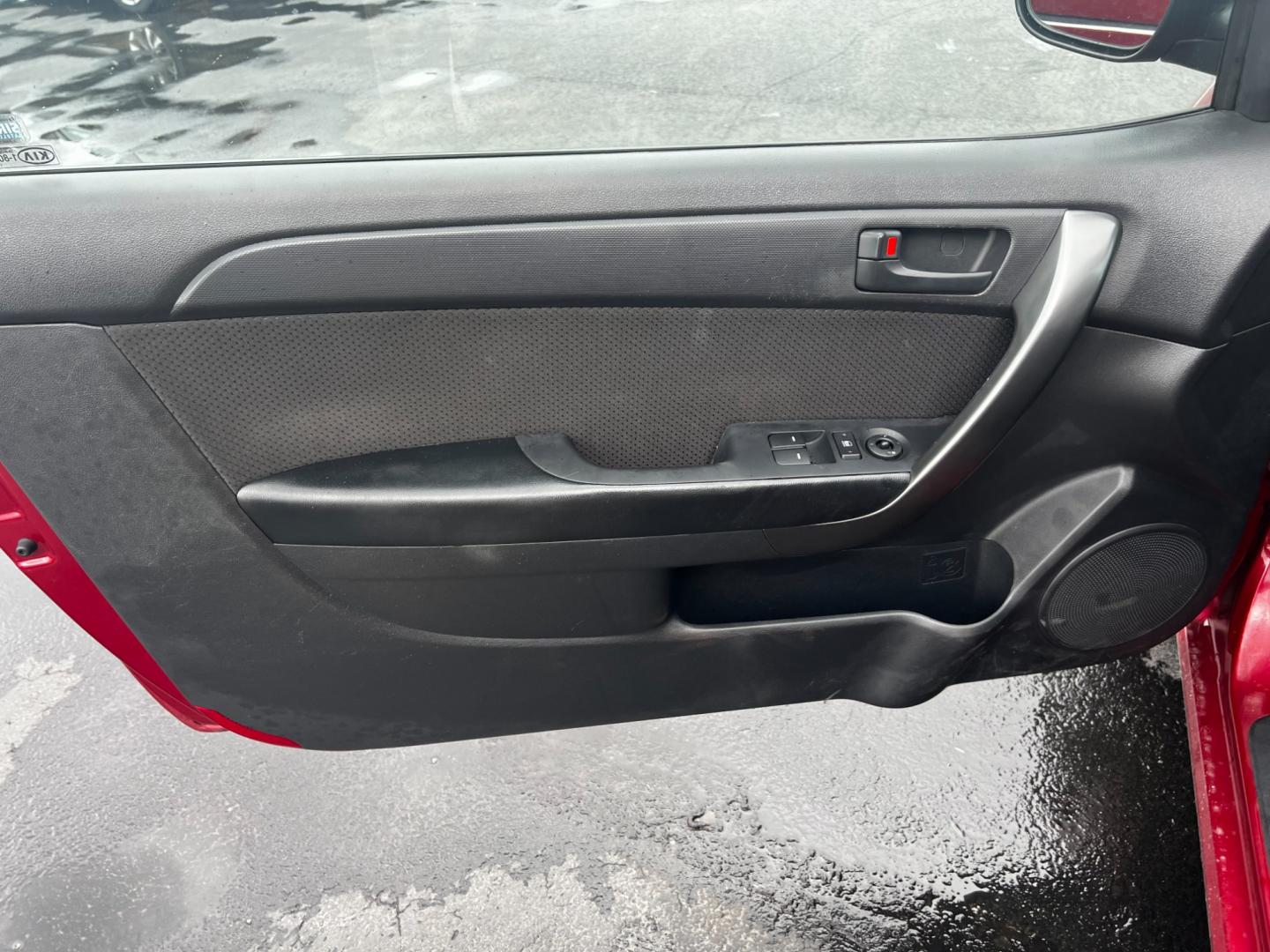 2010 Red /Black Kia Forte Koup EX (KNAFU6A29A5) with an 2.0L I4 DOHC 16V engine, 4 Speed Auto transmission, located at 547 E. Main St., Orwell, OH, 44076, (440) 437-5893, 41.535435, -80.847855 - Photo#15
