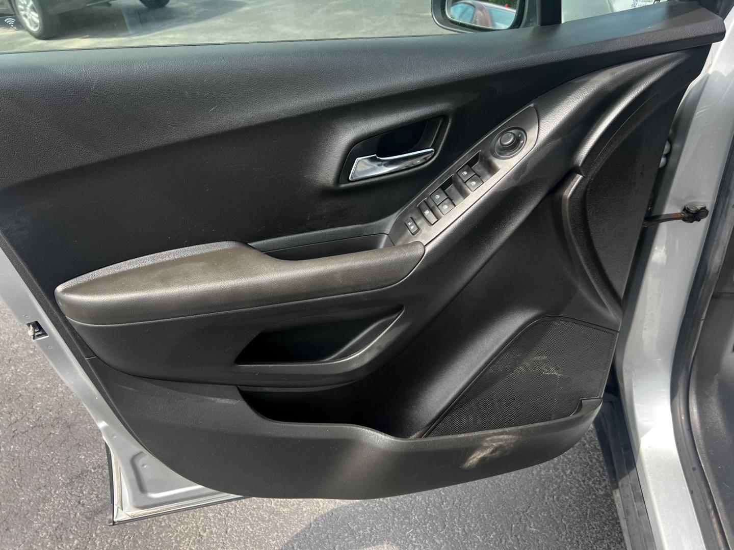 2016 Silver /Black Chevrolet Trax 1LT AWD (KL7CJPSB8GB) with an 1.4L I4 DOHC 16V TURBO engine, 6A transmission, located at 547 E. Main St., Orwell, OH, 44076, (440) 437-5893, 41.535435, -80.847855 - Photo#16