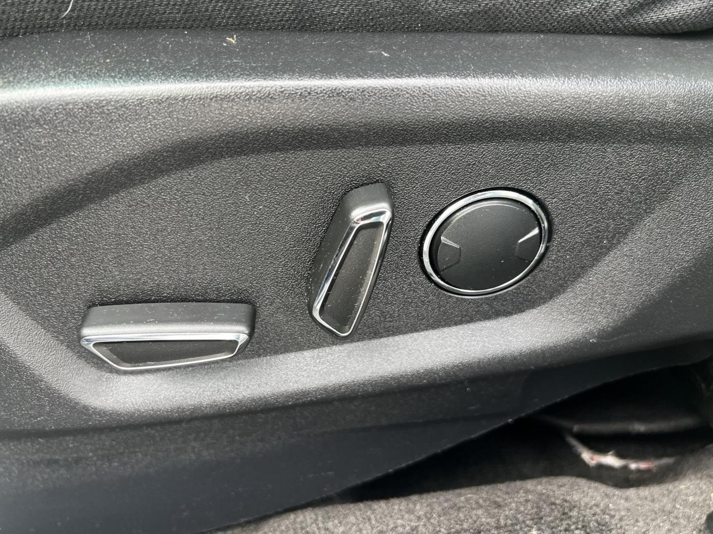 2017 Blue /Black Ford Explorer XLT 4WD (1FM5K8DH4HG) with an 2.3L I4 DOHC 16V Turbo engine, 6 Speed Auto transmission, located at 547 E. Main St., Orwell, OH, 44076, (440) 437-5893, 41.535435, -80.847855 - This 2017 Ford Explorer XLT 4WD is a capable and efficient midsize SUV. It's powered by a 2.3-liter turbocharged EcoBoost four-cylinder engine, paired with a 6-speed automatic transmission. This powertrain offers a balance of performance and efficiency, achieving 25 MPG on the highway while still pr - Photo#23