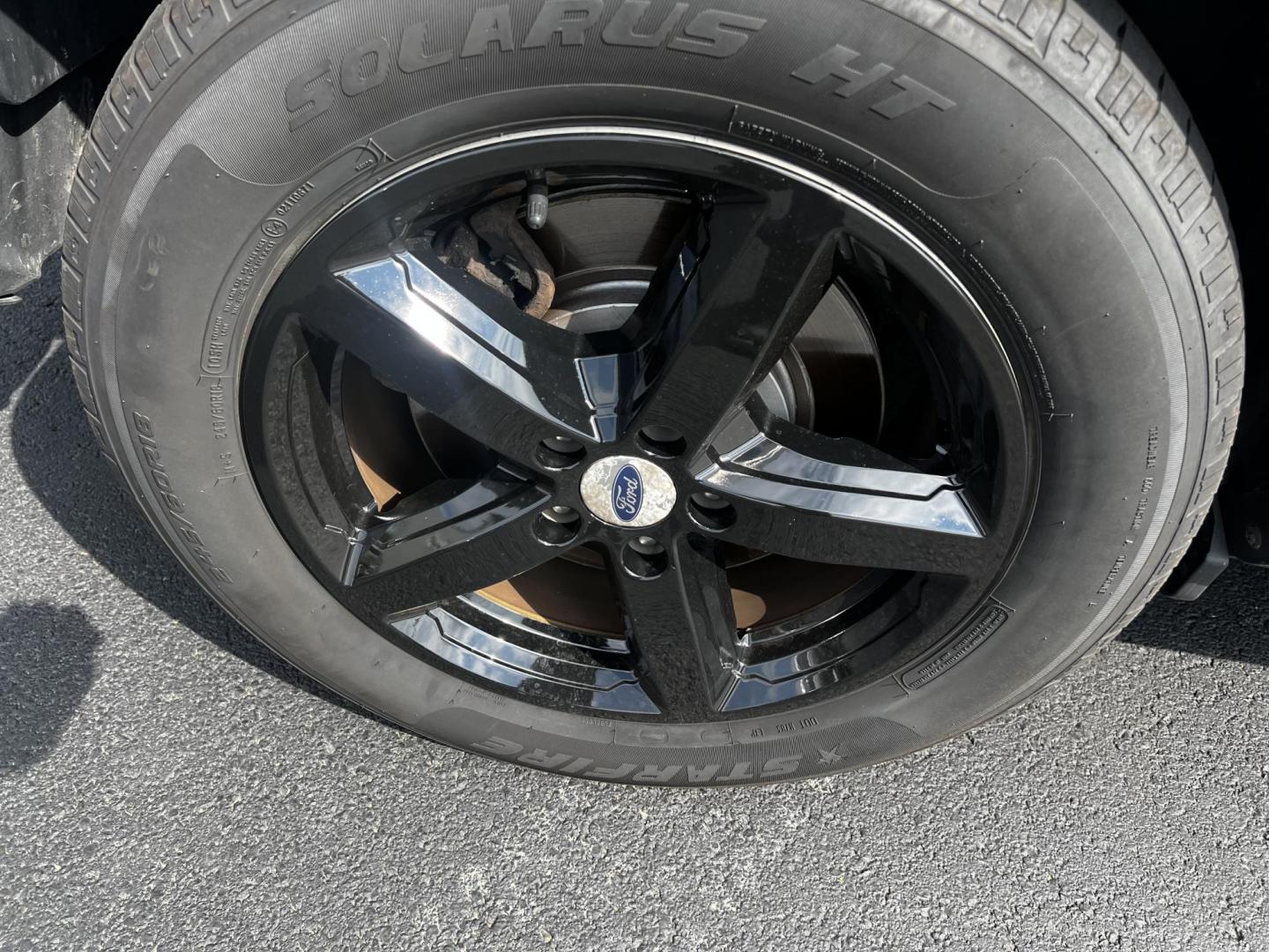 2017 Blue /Black Ford Explorer XLT 4WD (1FM5K8DH4HG) with an 2.3L I4 DOHC 16V Turbo engine, 6 Speed Auto transmission, located at 547 E. Main St., Orwell, OH, 44076, (440) 437-5893, 41.535435, -80.847855 - This 2017 Ford Explorer XLT 4WD is a capable and efficient midsize SUV. It's powered by a 2.3-liter turbocharged EcoBoost four-cylinder engine, paired with a 6-speed automatic transmission. This powertrain offers a balance of performance and efficiency, achieving 25 MPG on the highway while still pr - Photo#10