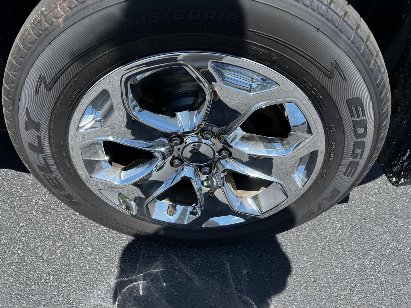 2013 /Black Ford Edge SEL FWD (2FMDK3JC3DB) with an 3.5L V6 DOHC 24V engine, 6-Speed Automatic transmission, located at 11115 Chardon Rd. , Chardon, OH, 44024, (440) 214-9705, 41.580246, -81.241943 - Photo#14